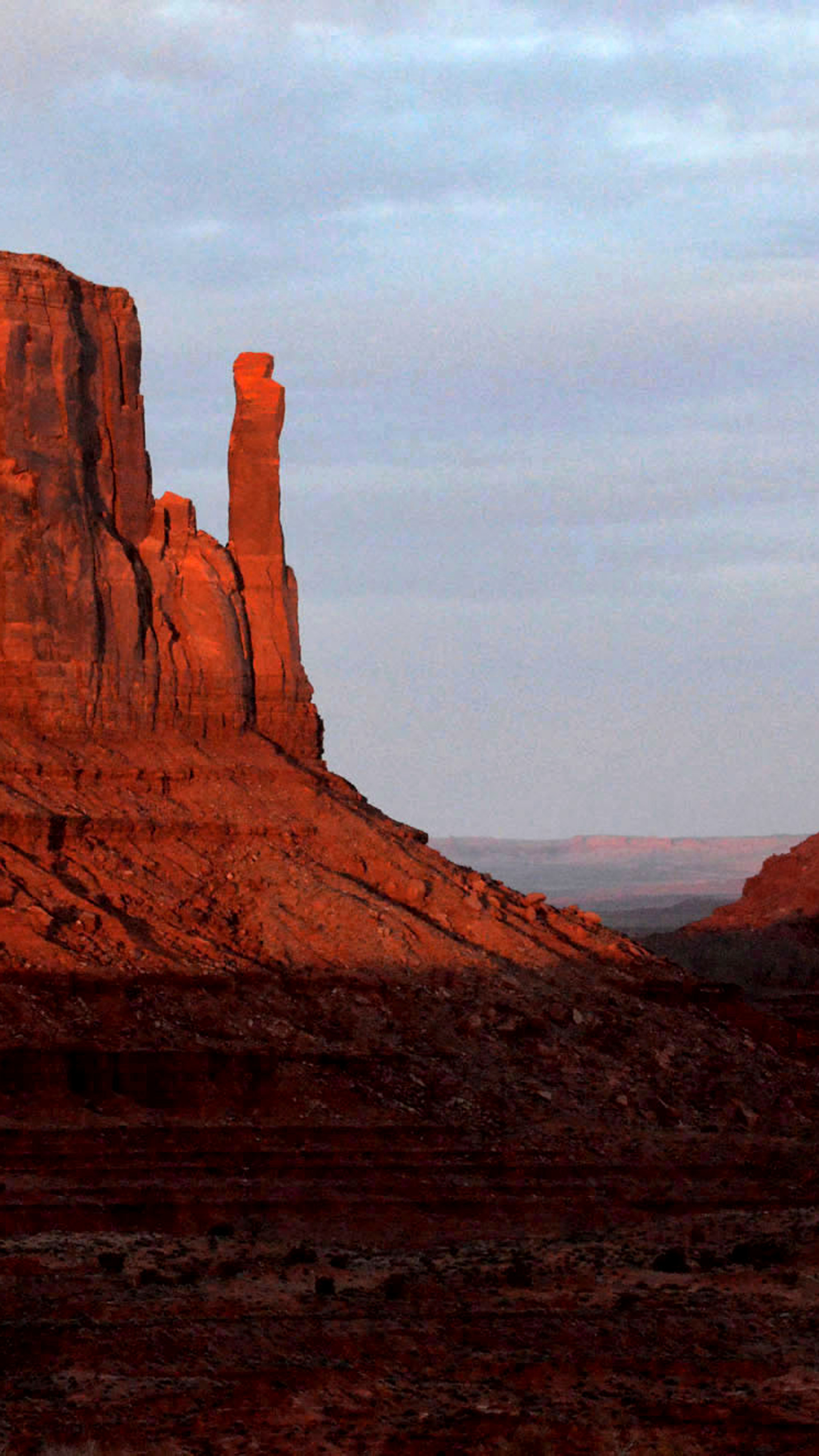 Towering Monument Valley buttes display