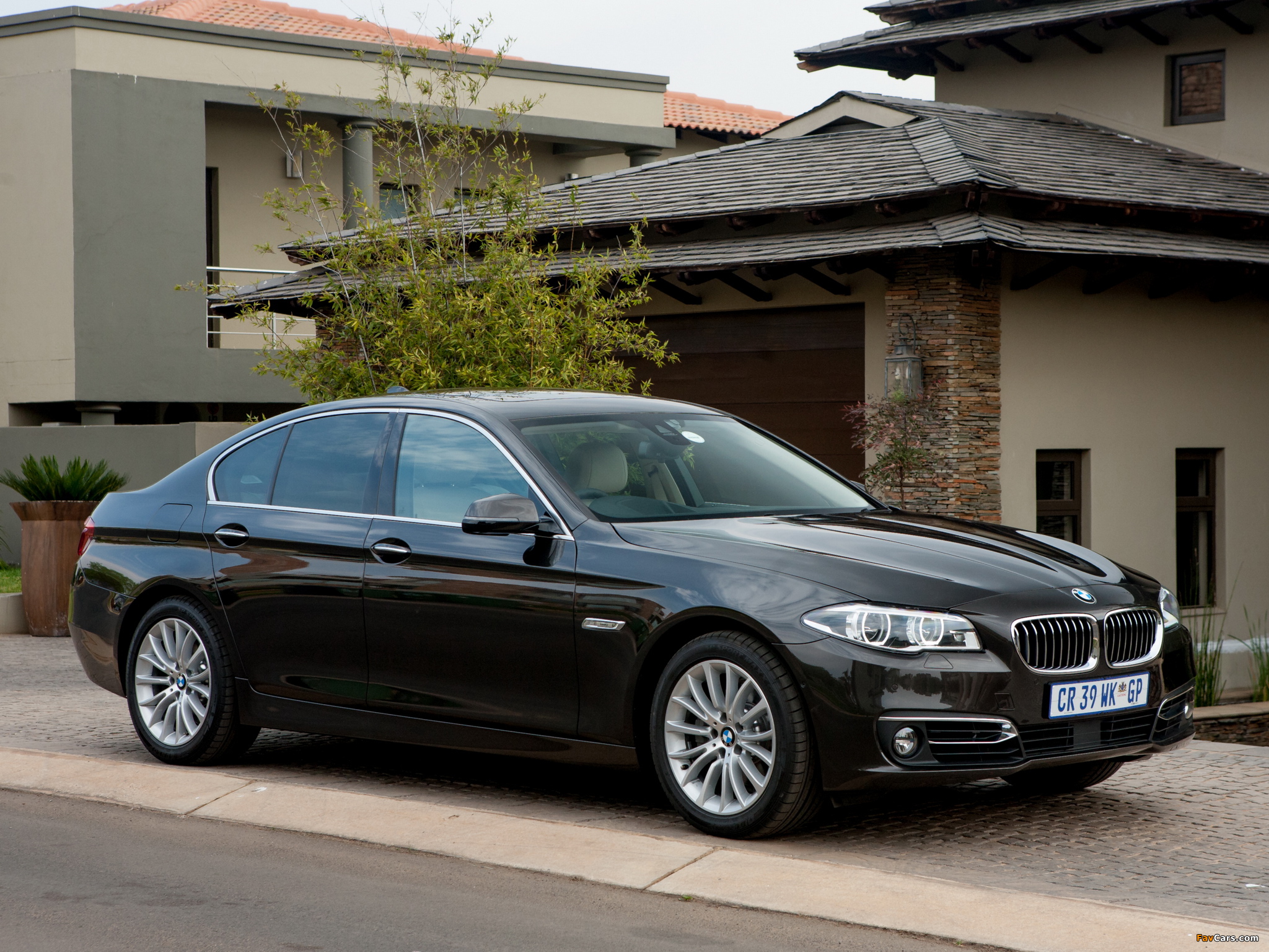 BMW 520i Sedan Luxury Line ZA Spec F10