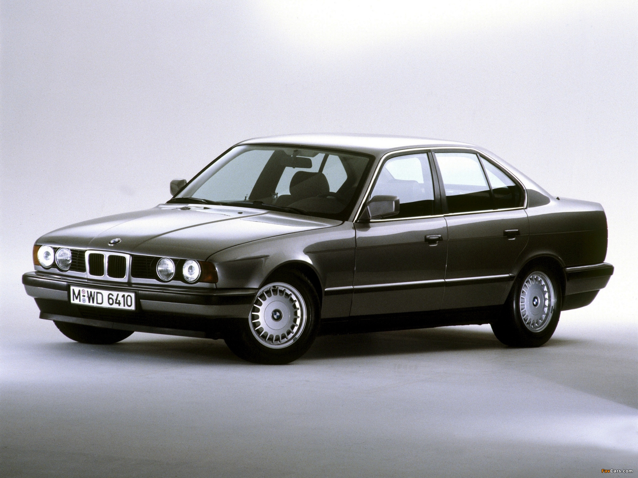 BMW 520i Sedan (E34) 1987–