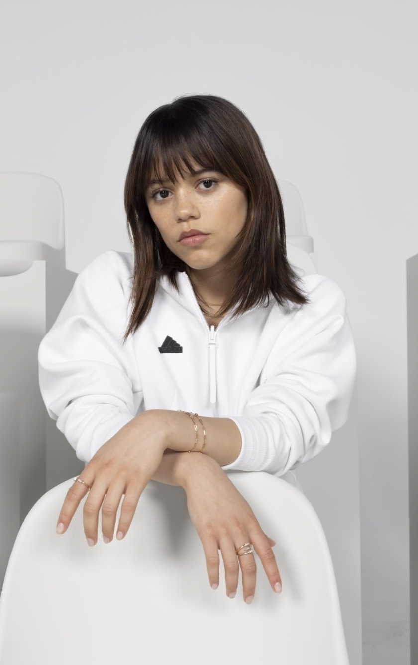 wallpaper 840x1336 white outfit