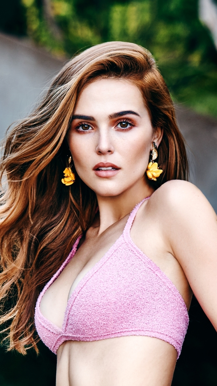 Brown Eyes, Actress, Zoey Deutch