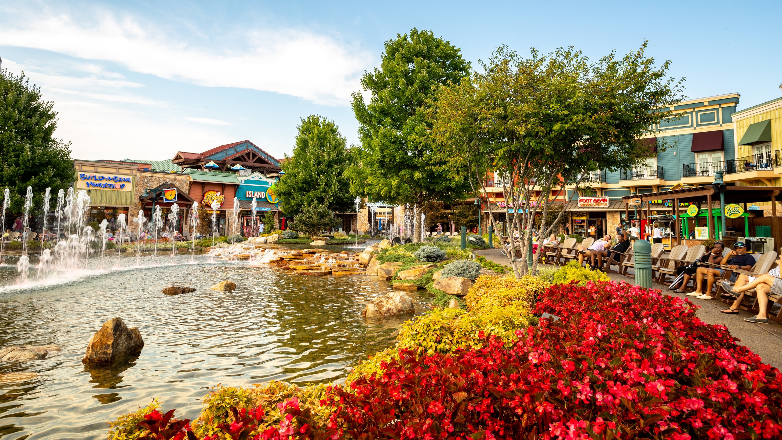 Visit Pigeon Forge: 2024 Travel Guide