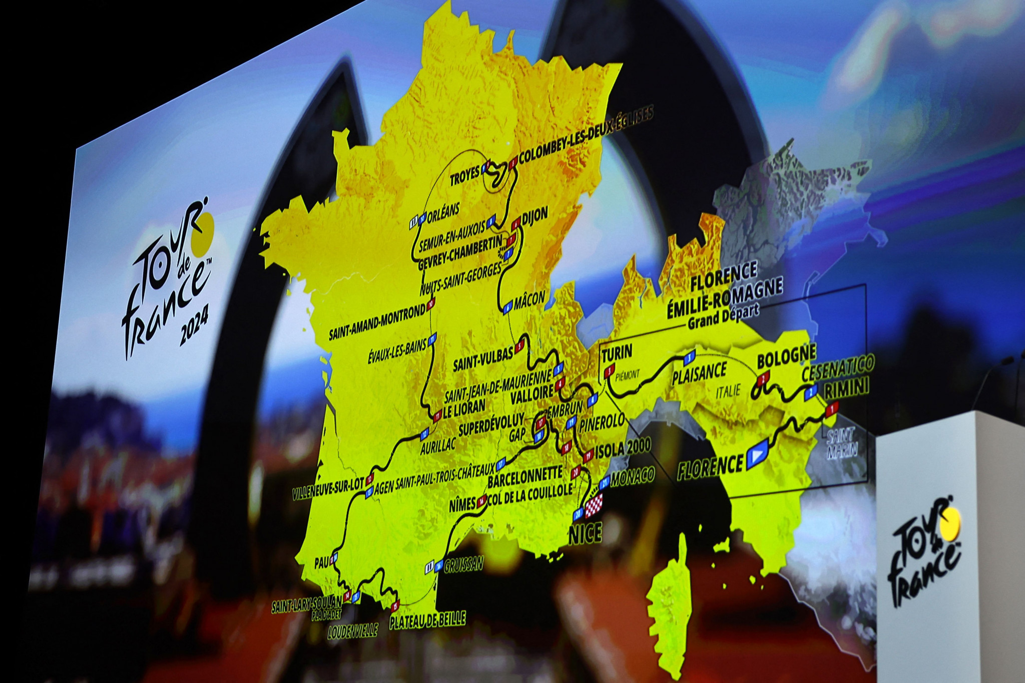 2024 Tour de France route with Paris