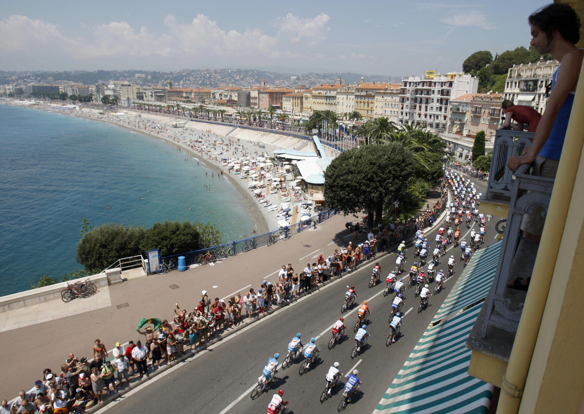 Tour de France finale facing historic