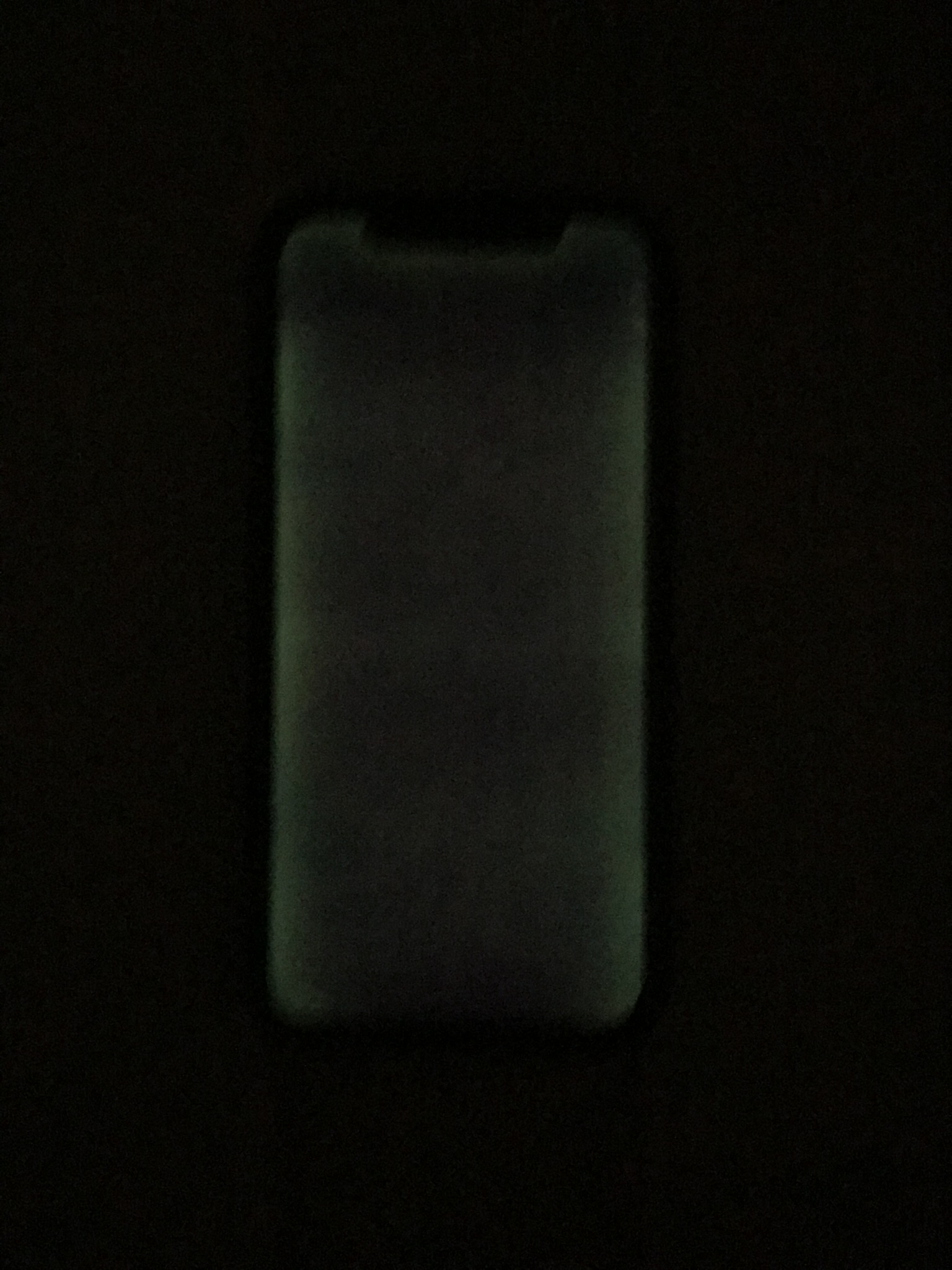 iPhone 12 green tint glow around