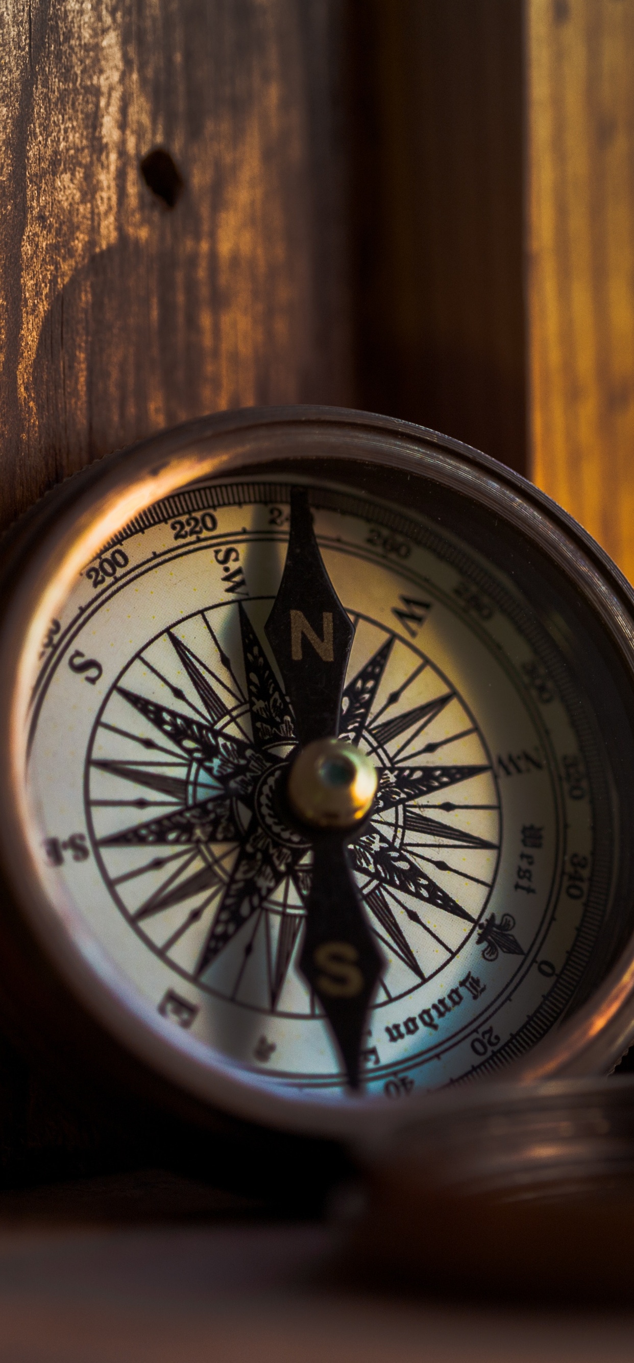 Old Compass 5k iPhone XS MAX