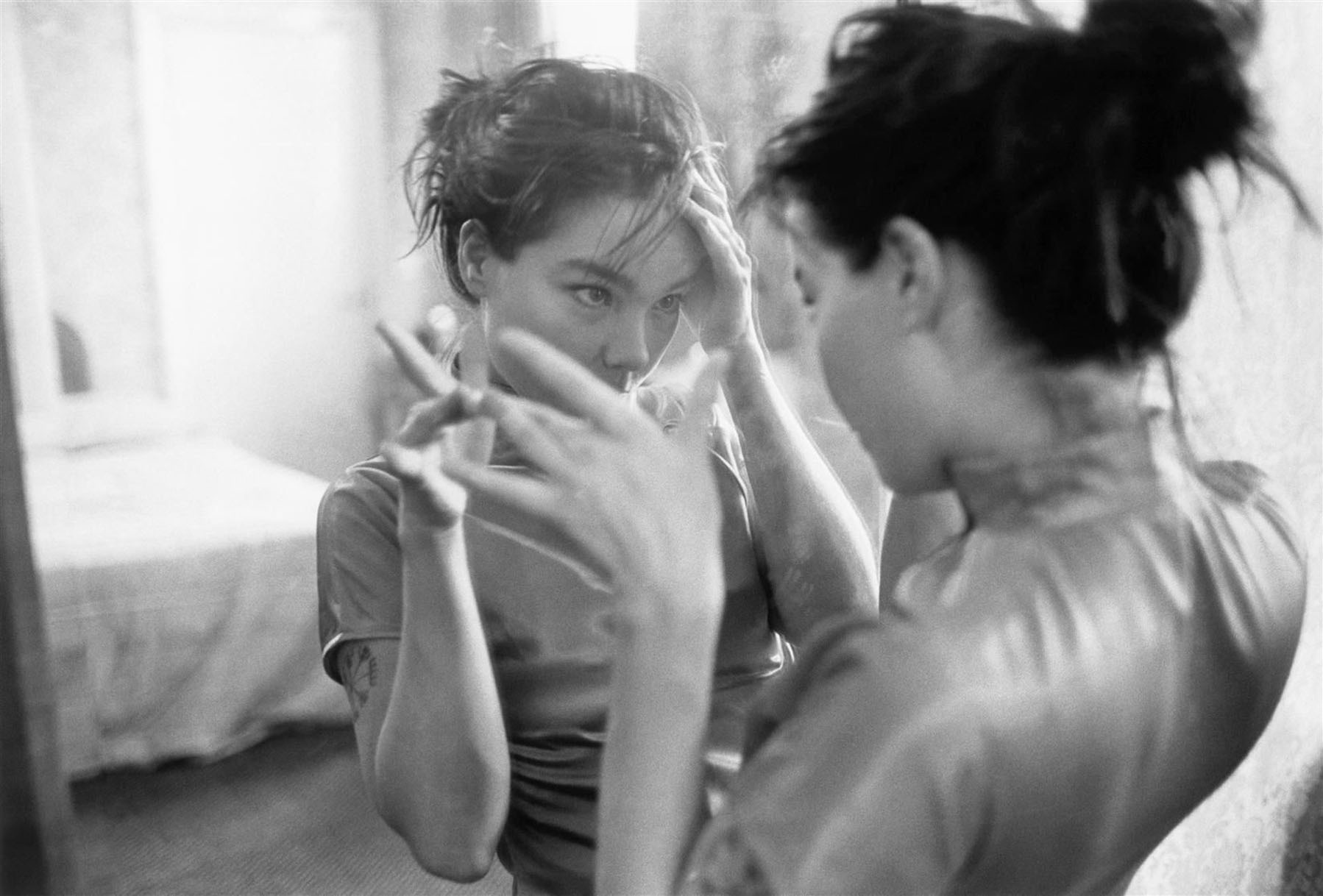 Download Music Björk Wallpaper