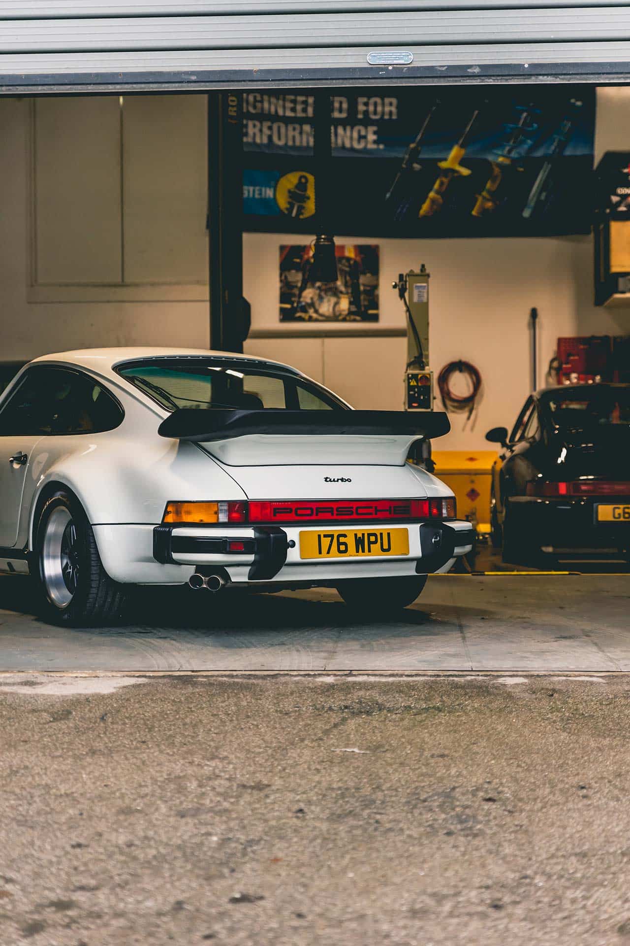Porsche 930 Turbo Servicing