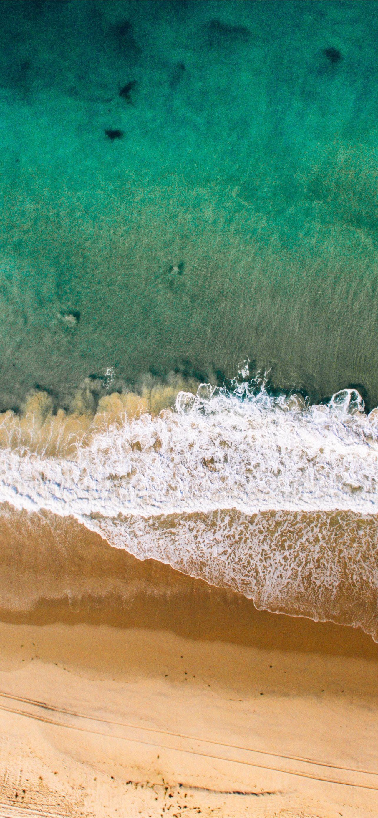 Family Holidays iPhone Wallpaper