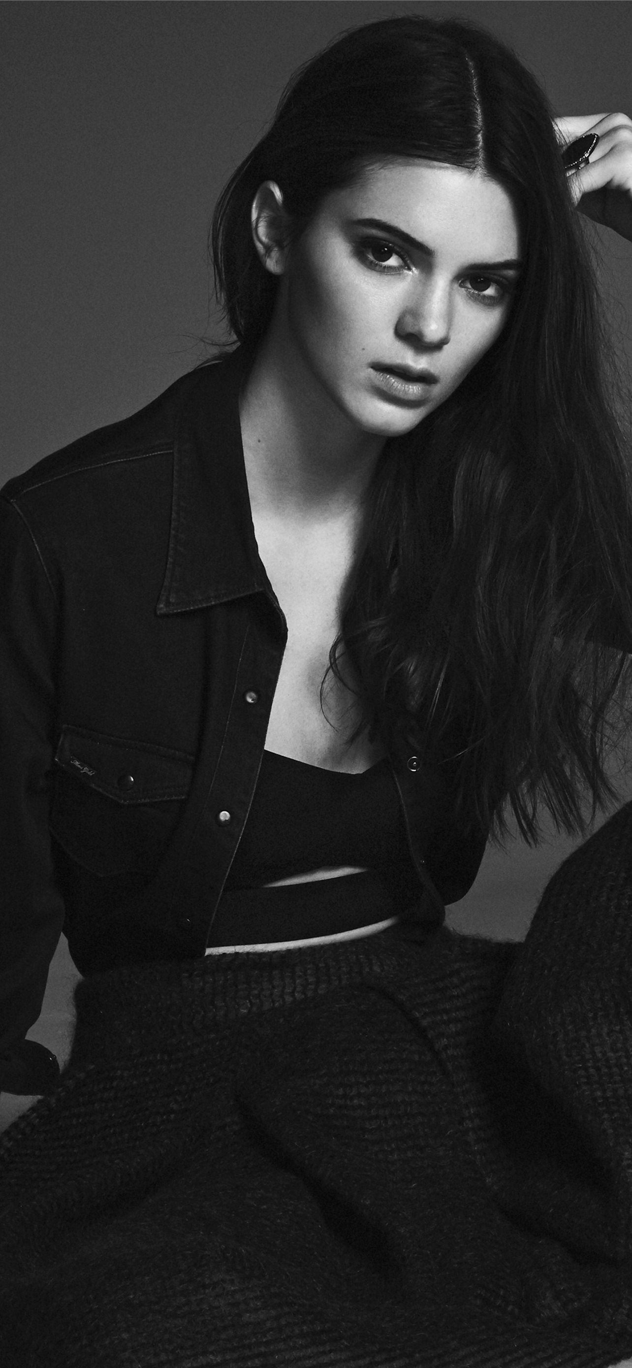 Kendall Jenner 2020 Poster Cave iPhone