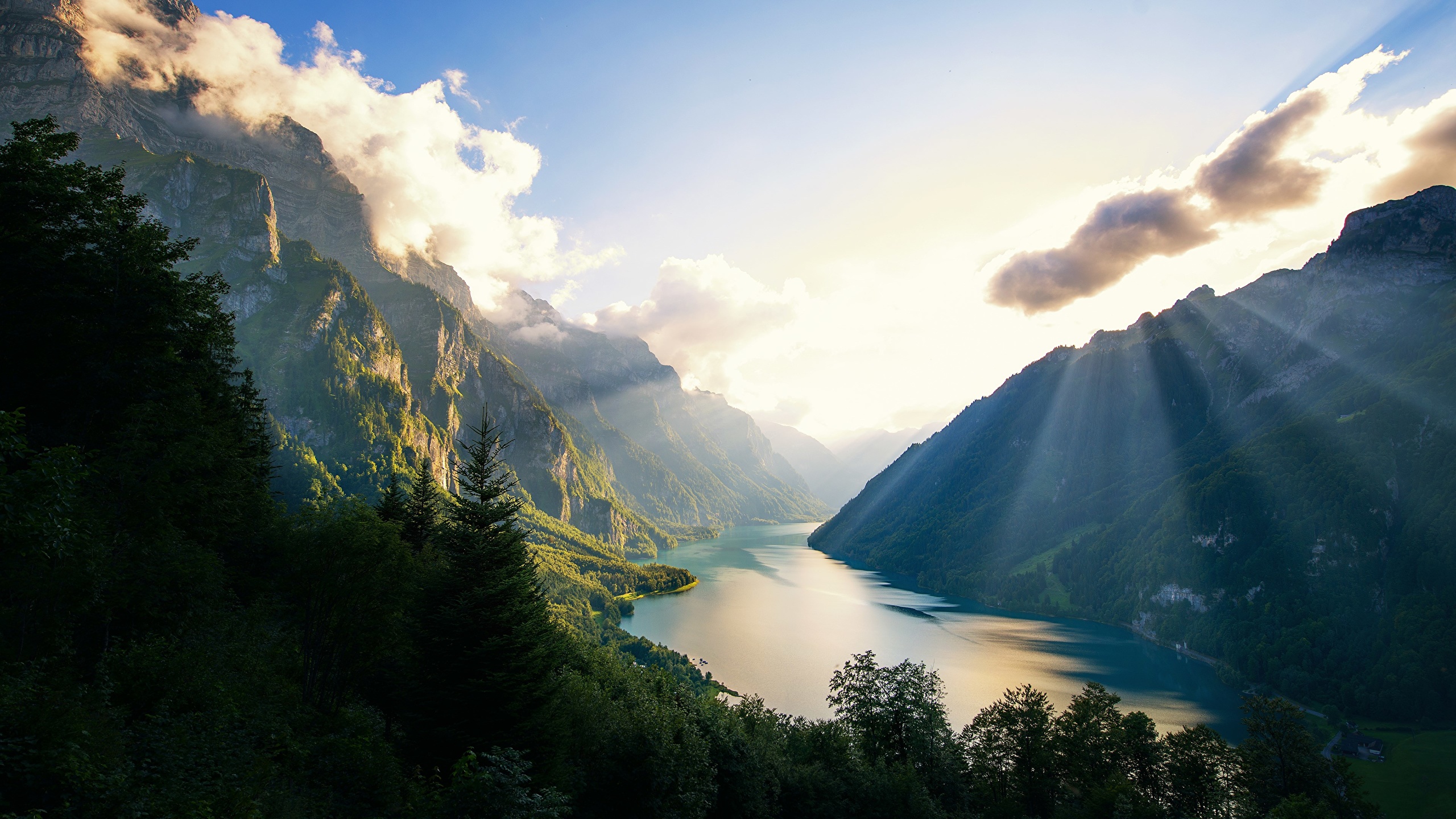 Desktop Wallpaper Rays of light Alps