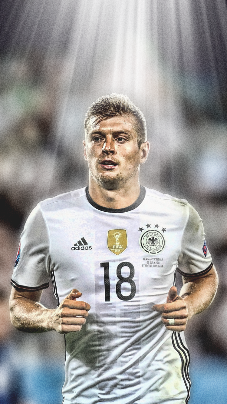 Toni Kroos iPhone wallpaper. RTs