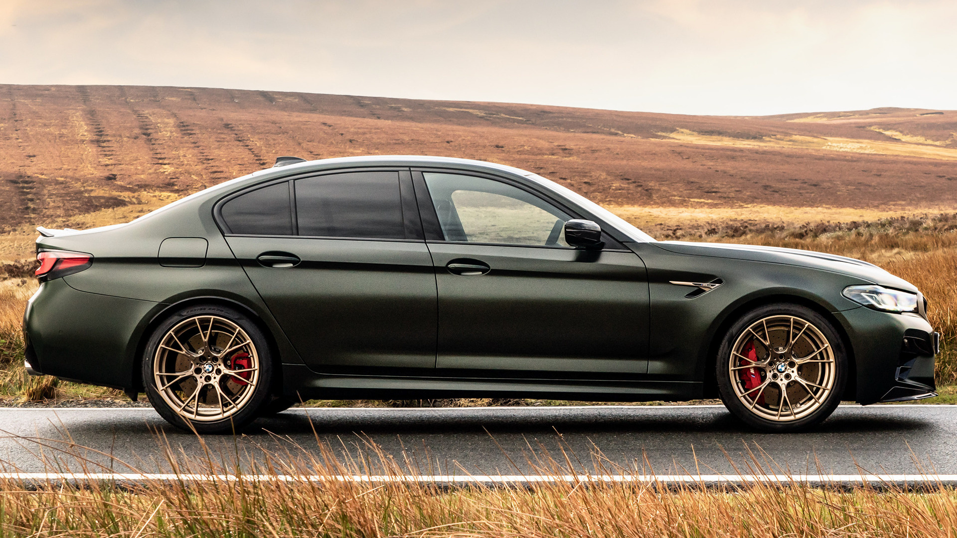 BMW M5 CS (UK) and HD