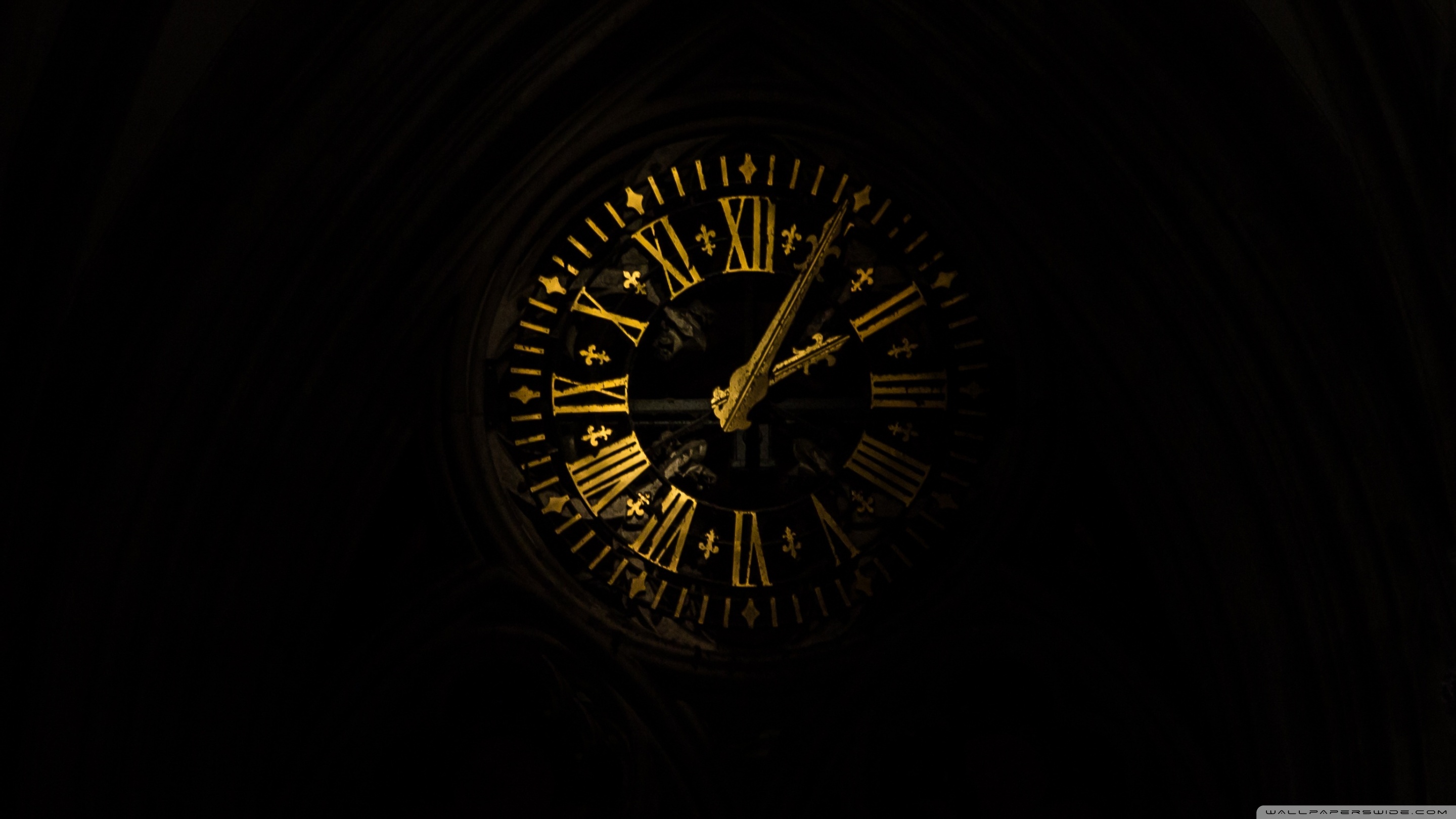 Old Clock Ultra HD Desktop Background