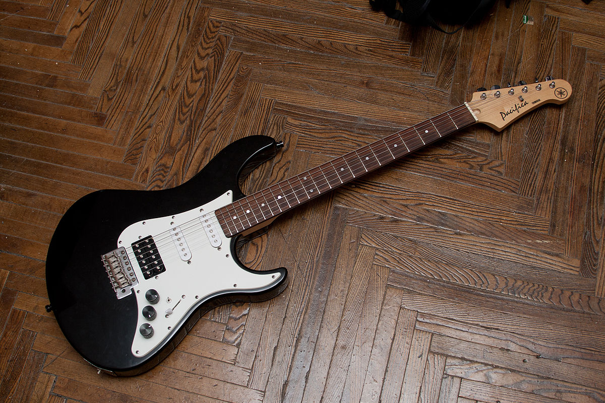 Yamaha Pacifica 012 BL SN Q0P183166