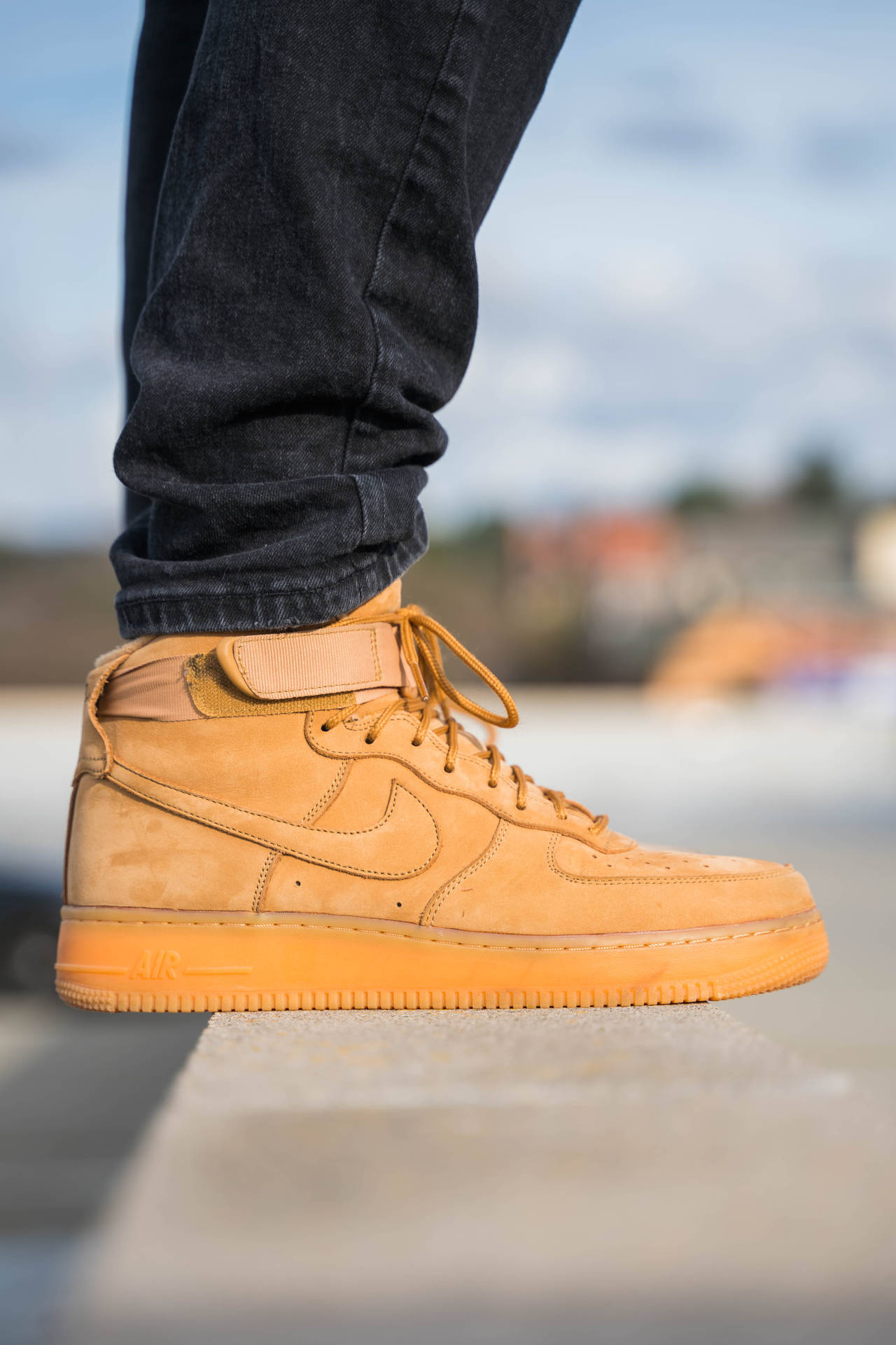 Sneaker Air Force LV8 Brown Wallpaper