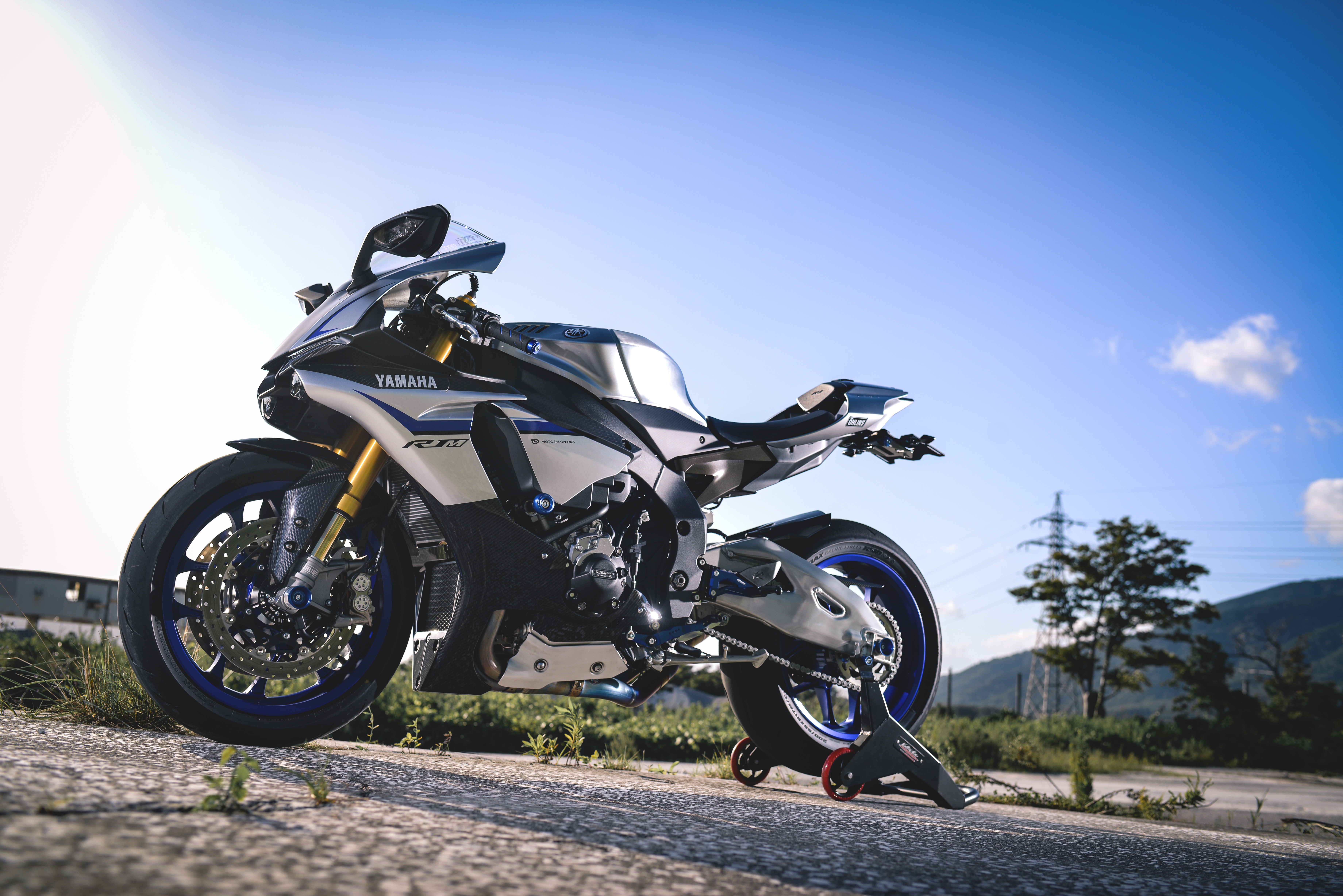 Download Yamaha Yzf R1 wallpaper