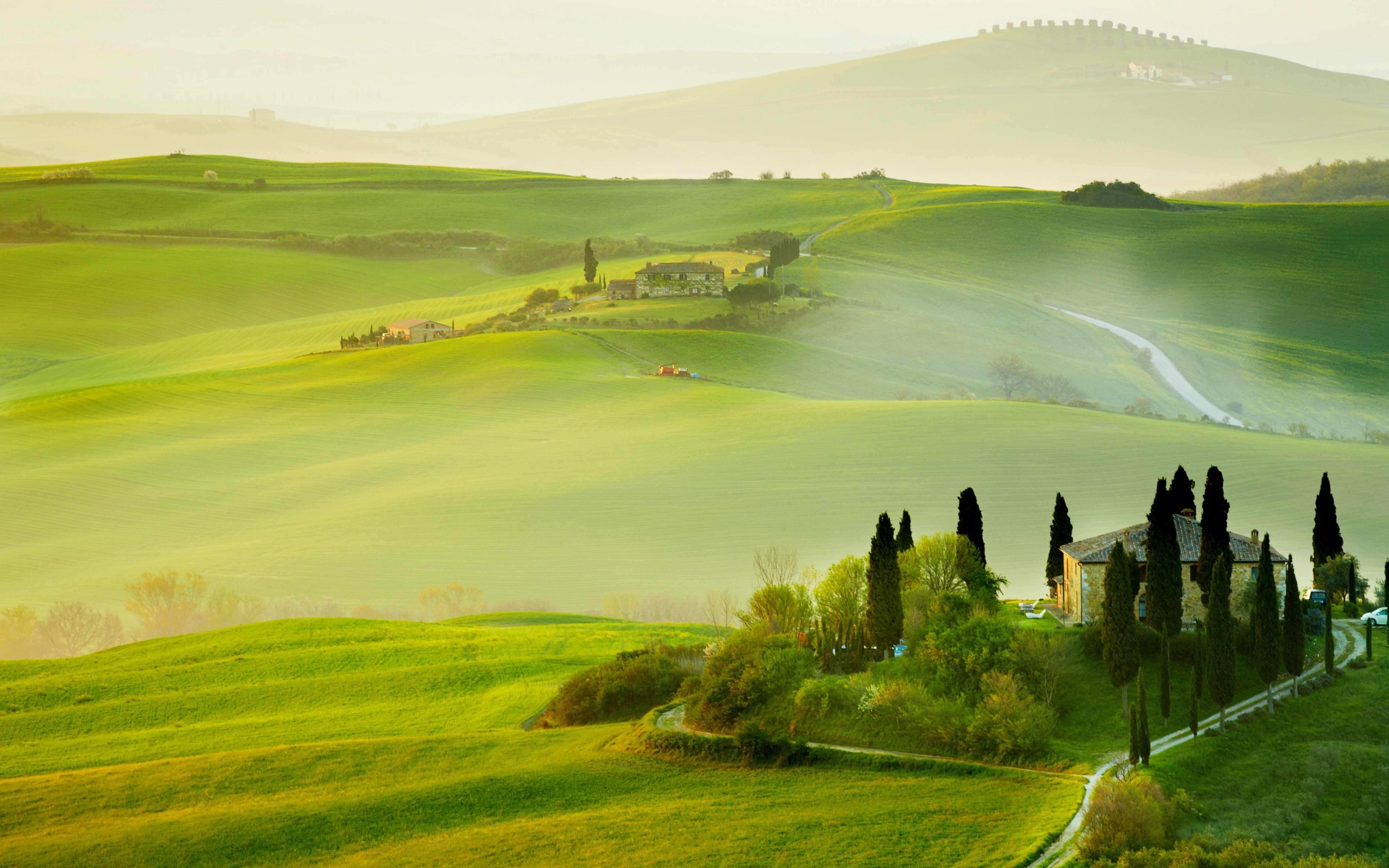 Tuscany Valley Vista: Stunning 4K Ultra HD Italy Landscape Photography