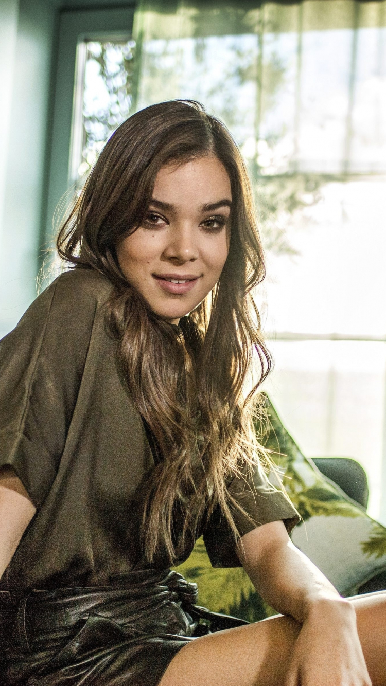 Download wallpaper 750x1334 indoor