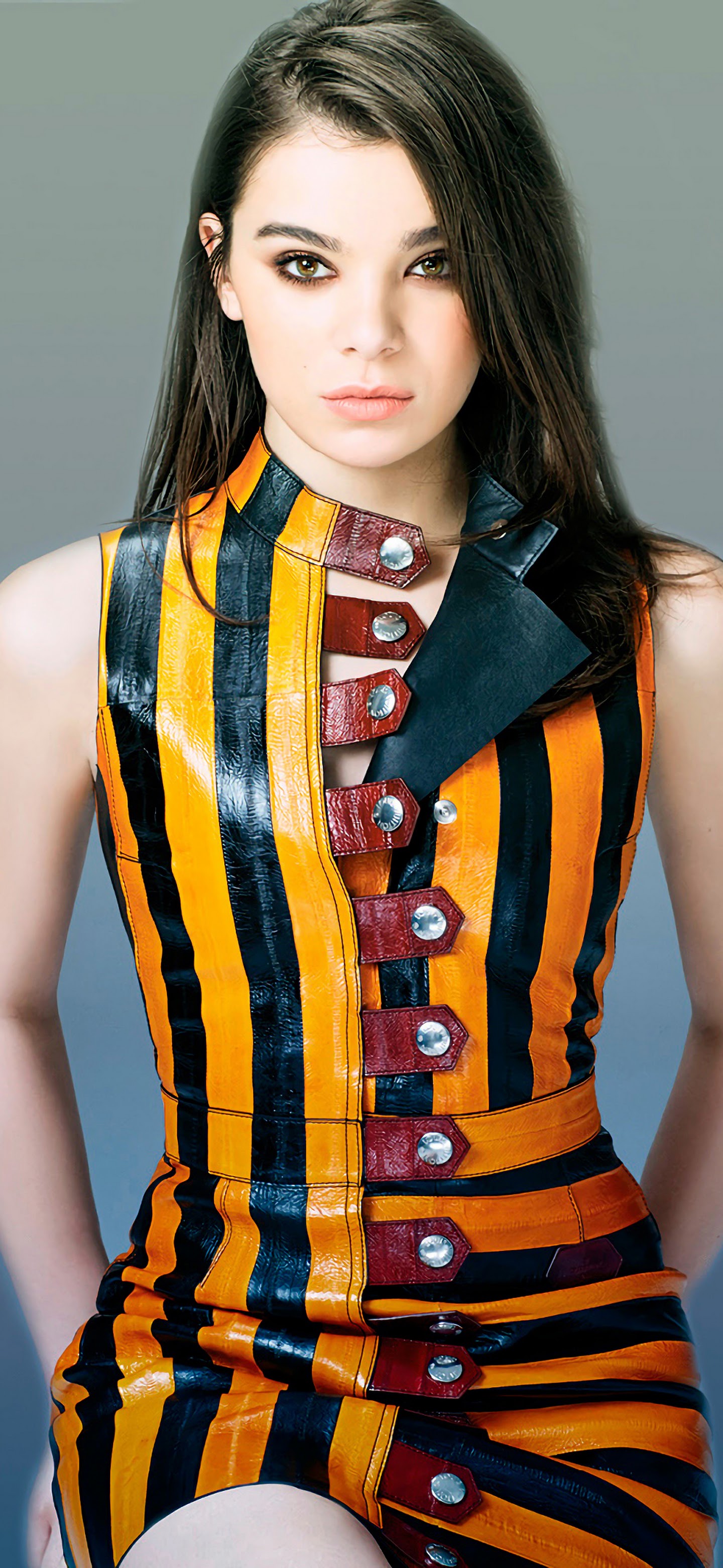 Hailee Steinfeld Brunette Girl 4K