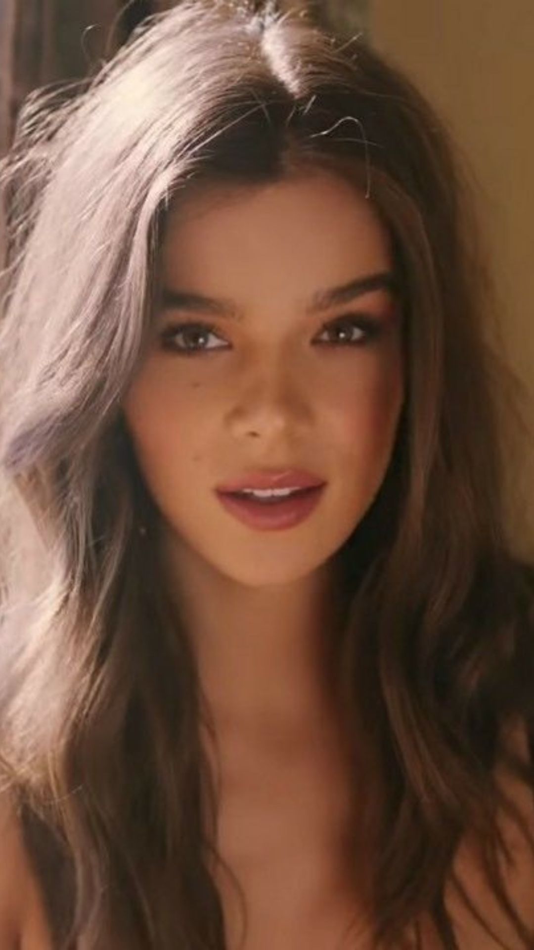 Hailee Steinfeld Wallpaper