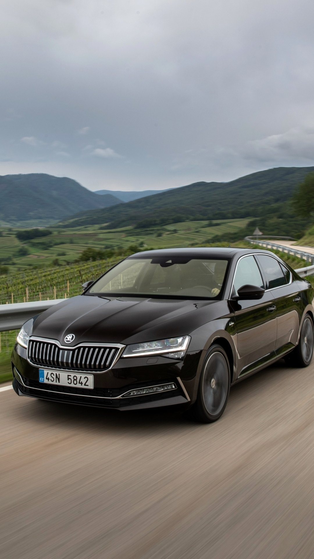 Škoda Superb iPhone Wallpaper