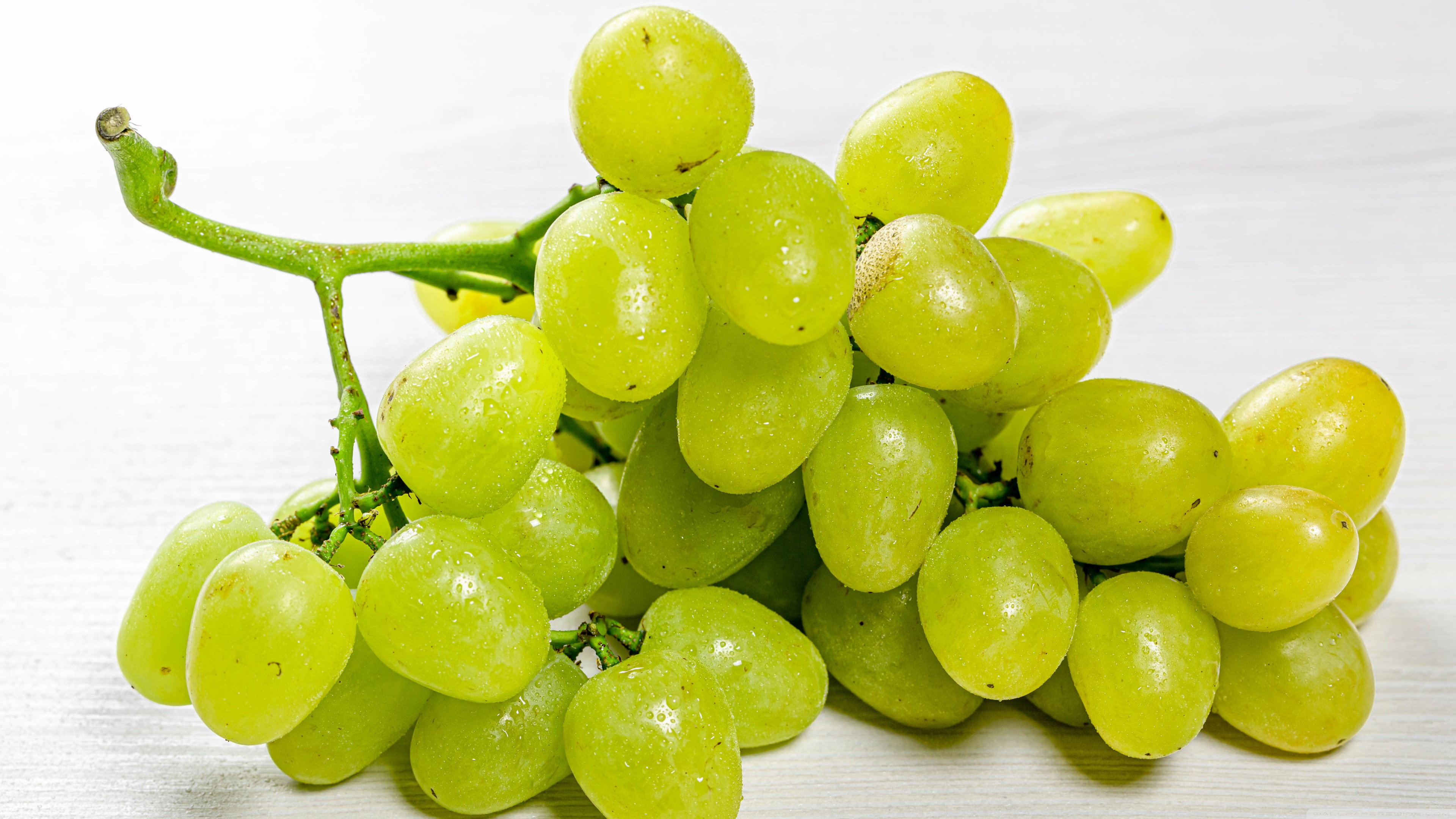 Fresh Green Grapes Ultra HD Desktop