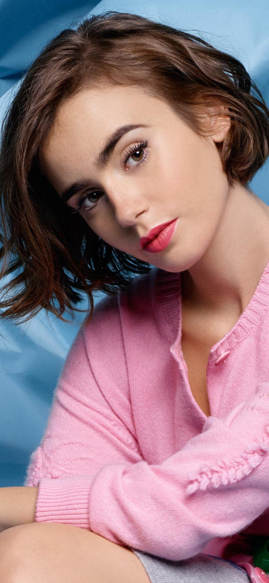 Lily Collins New iPhone XS