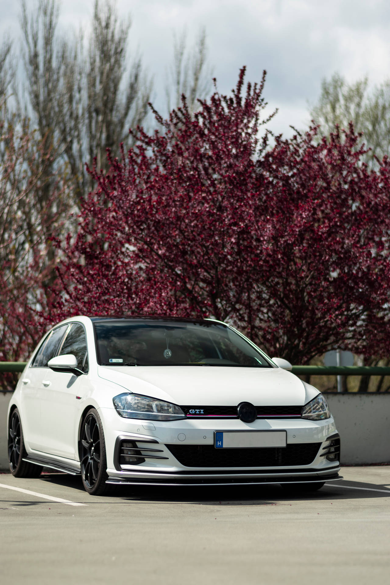Download free Parked White Golf Gti Mk7