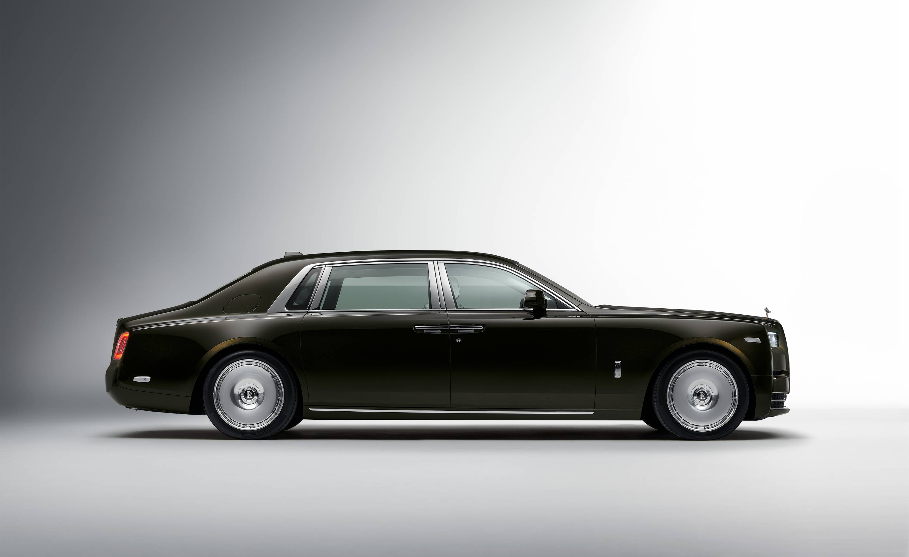 Rolls Royce Puts The Phantom Back
