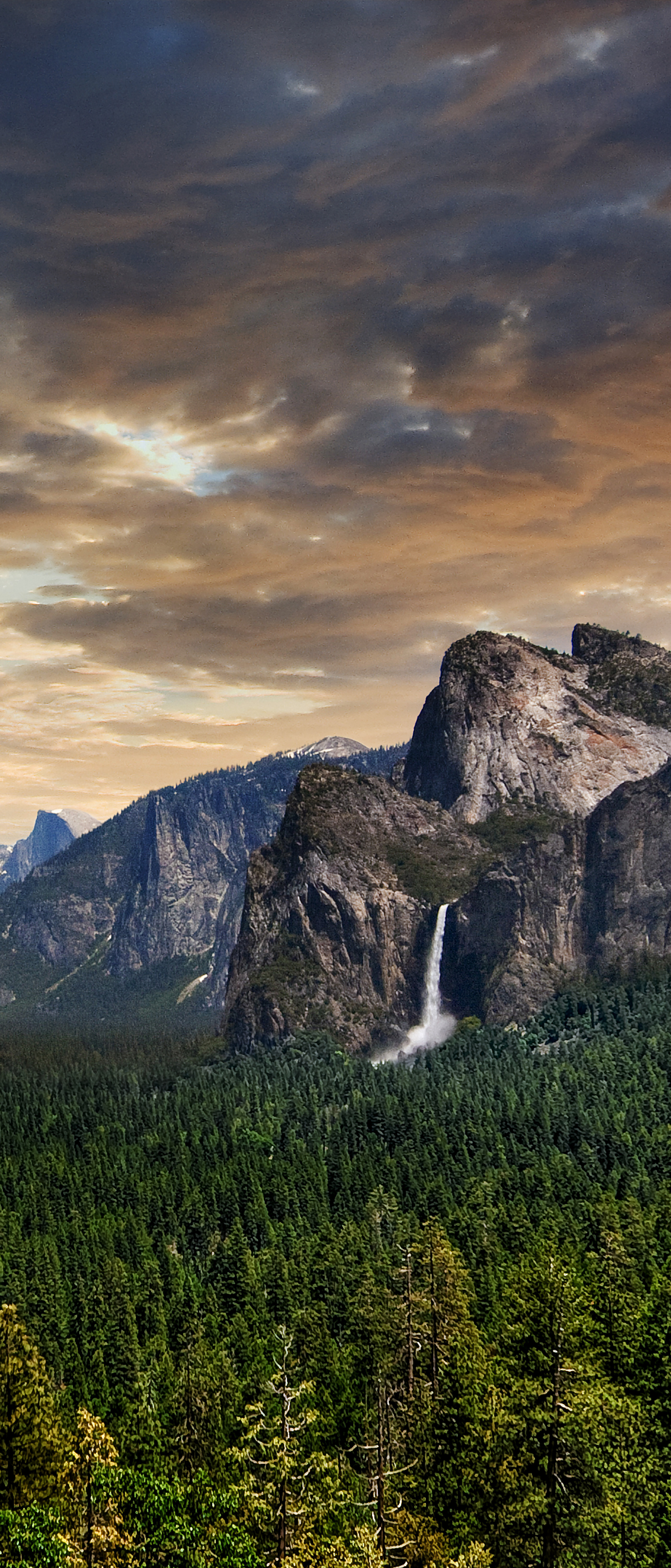Download Yosemite Falls wallpaper