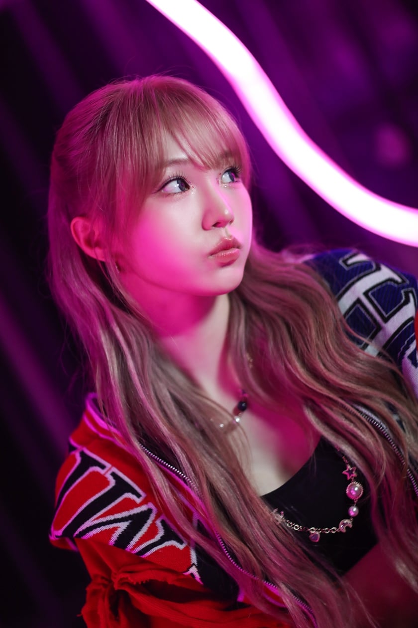 WOOAH POM POM MV Behind Photo