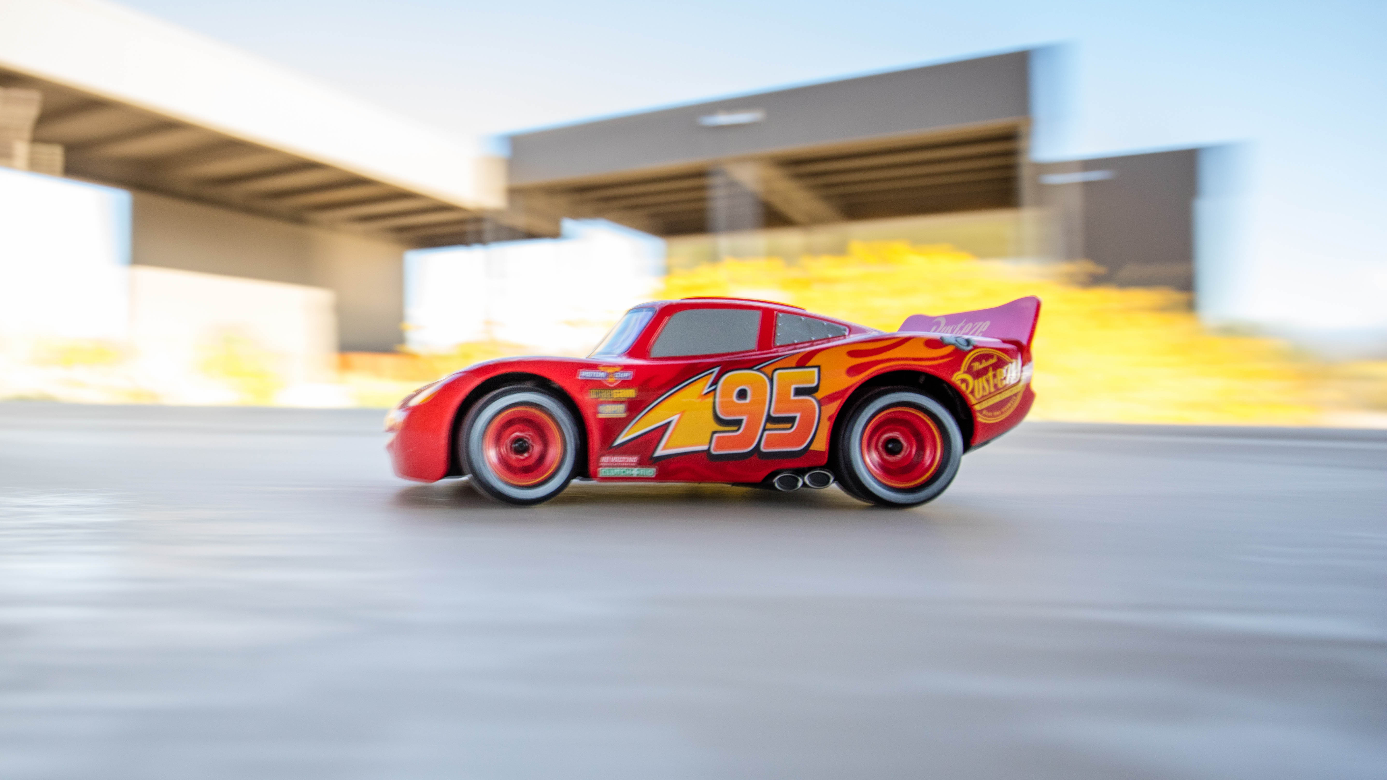 Cars 3 Lightning McQueen toy racer