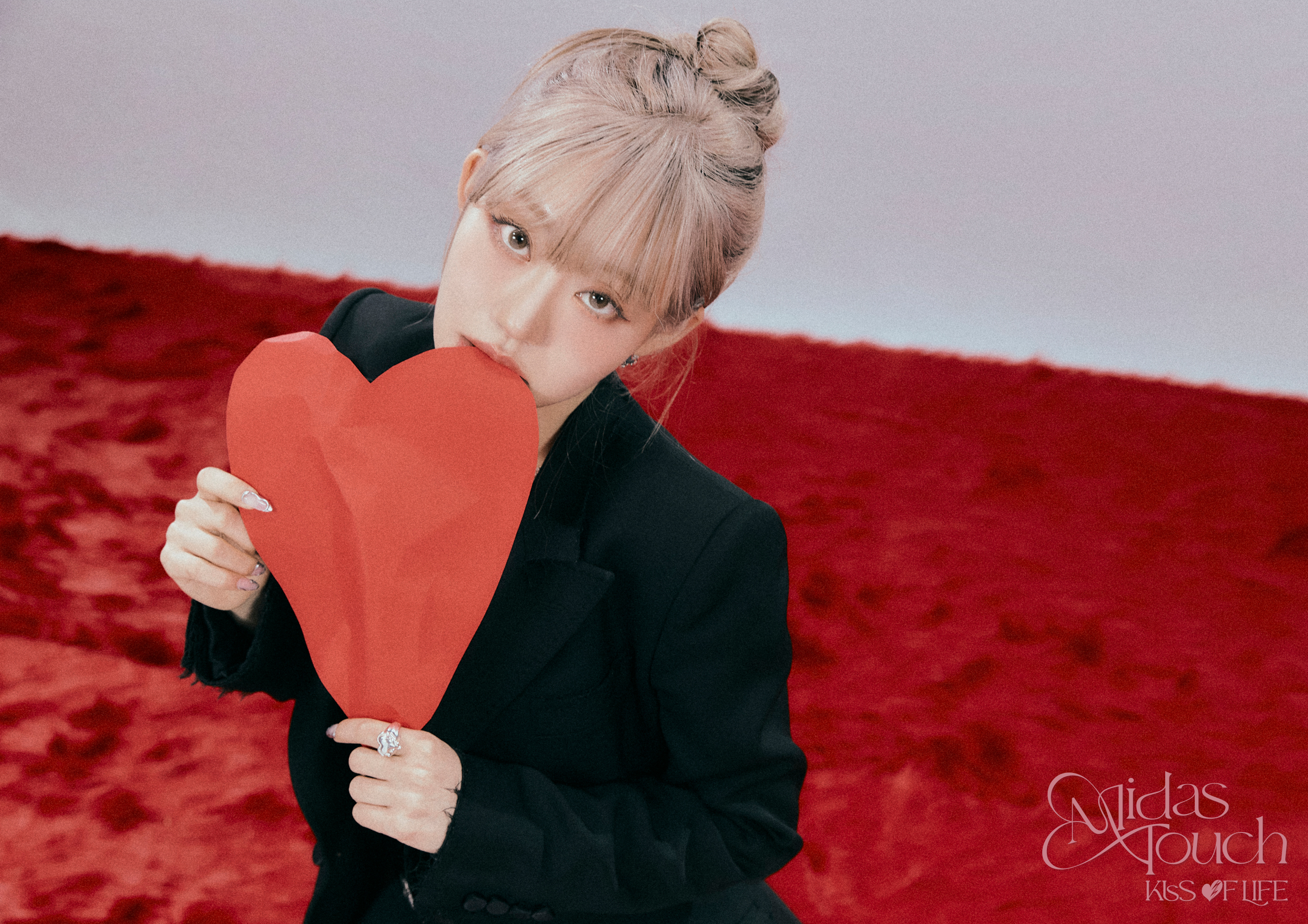 KISS OF LIFE Has The “Midas Touch