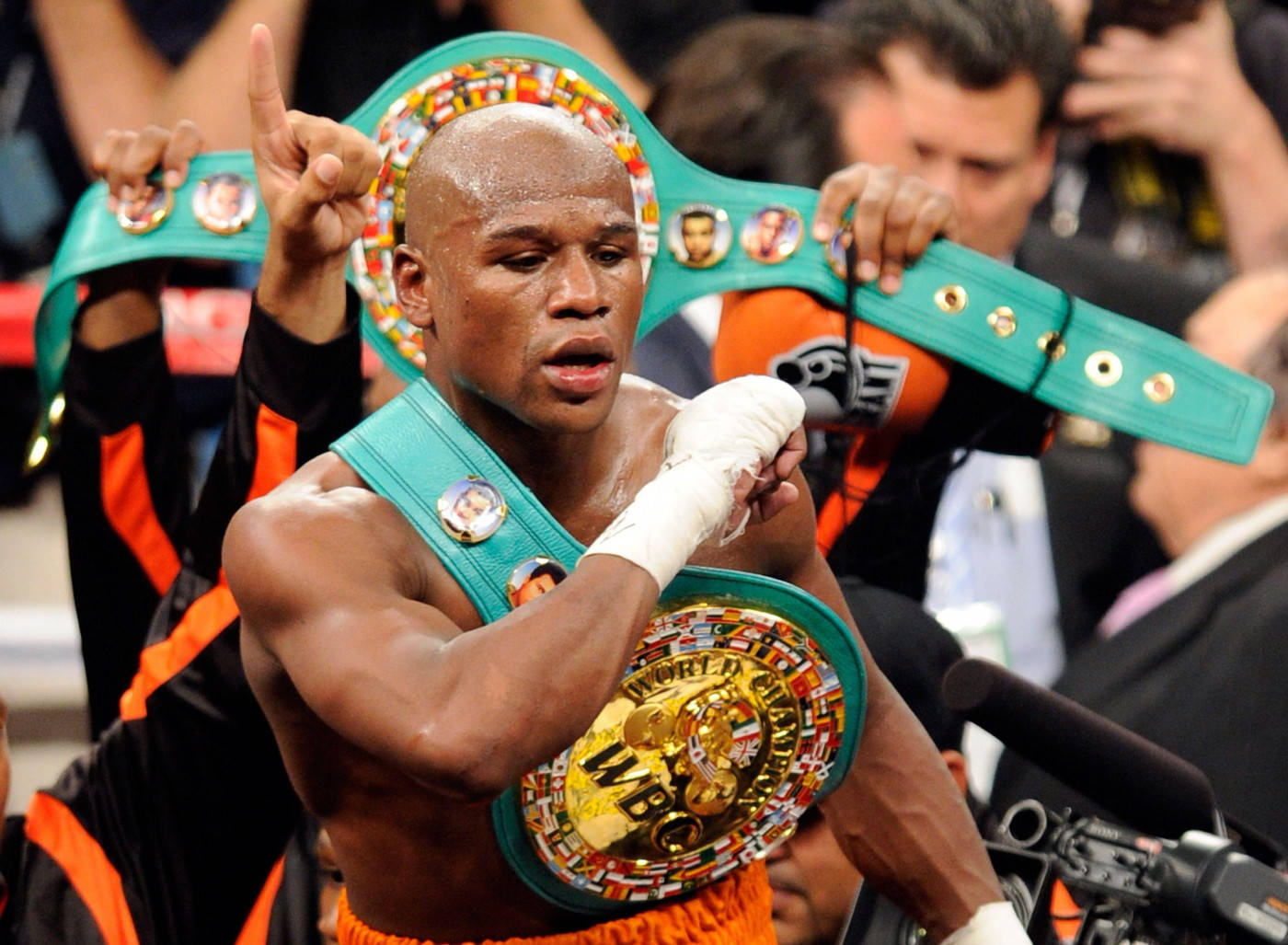 Download Floyd Mayweather Showing Off
