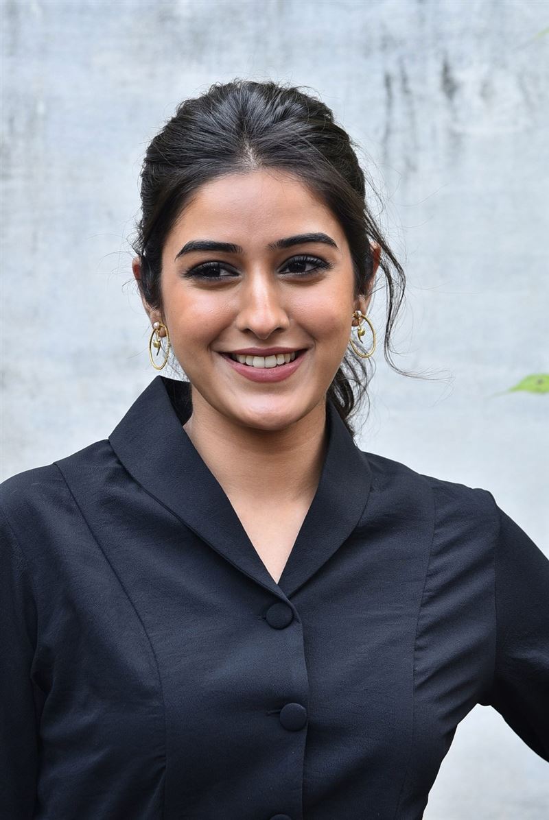 Actress Sakshi Vaidya Photo Agent