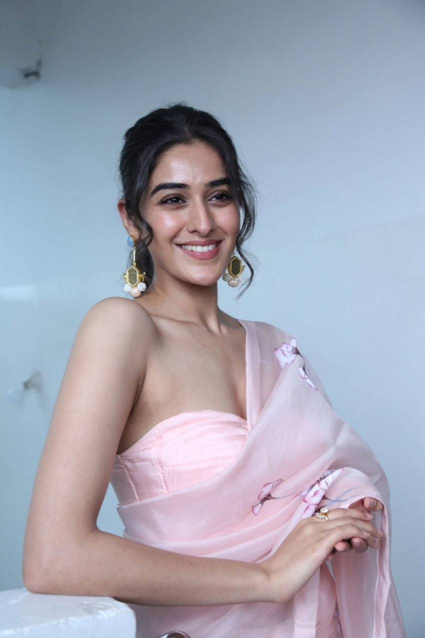 Sakshi Vaidya Gorgeous Looks In Photohoot