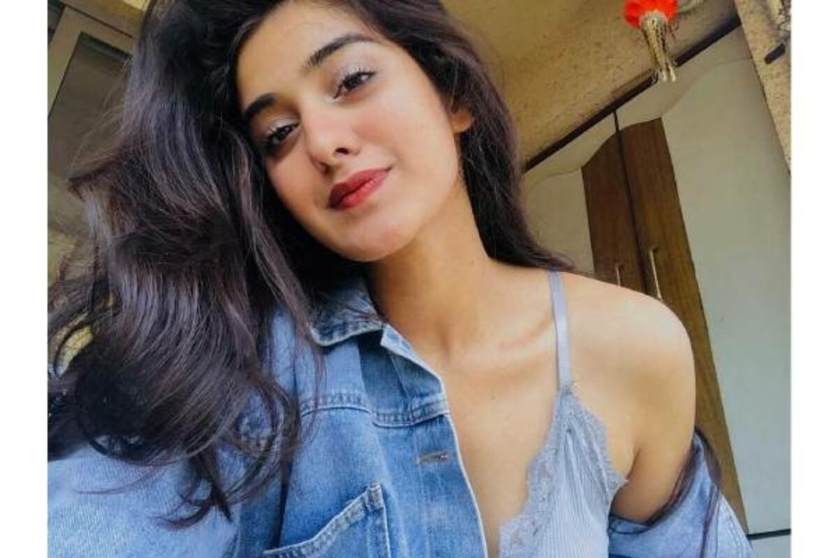 Agent girl bags Three new Films