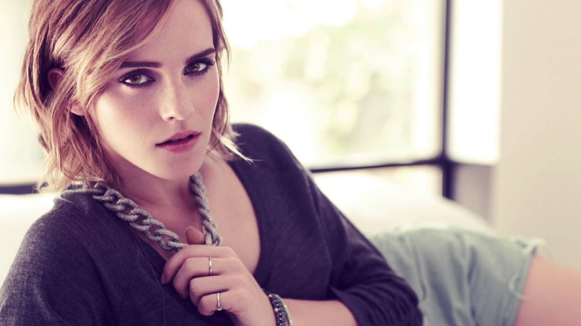 Download Emma Watson radiates