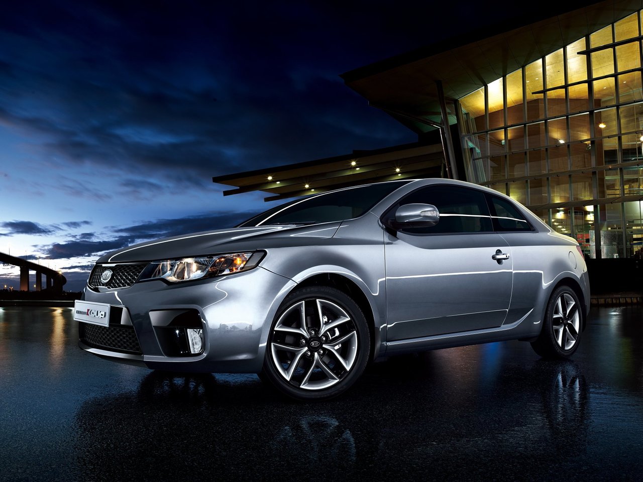 interior and exterior Kia Cerato II
