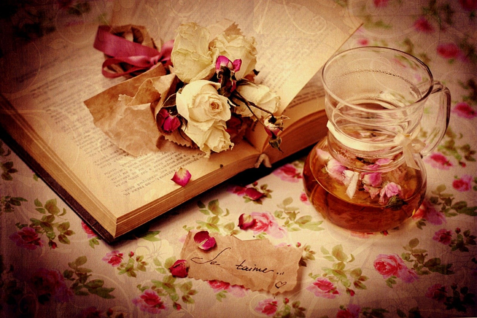 Romantic Love: An Artistic HD Wallpaper