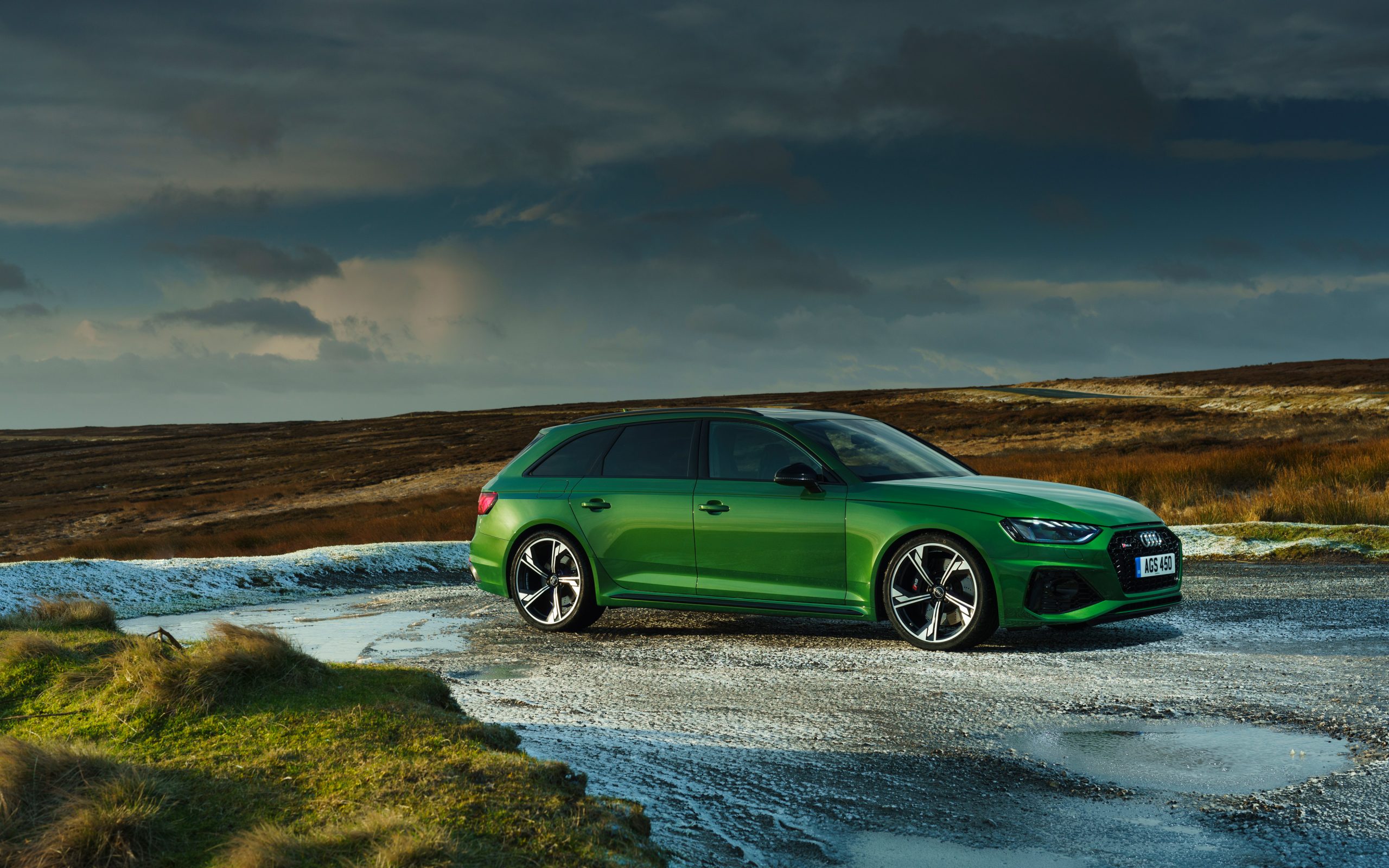 Audi RS4 Avant Wallpaper