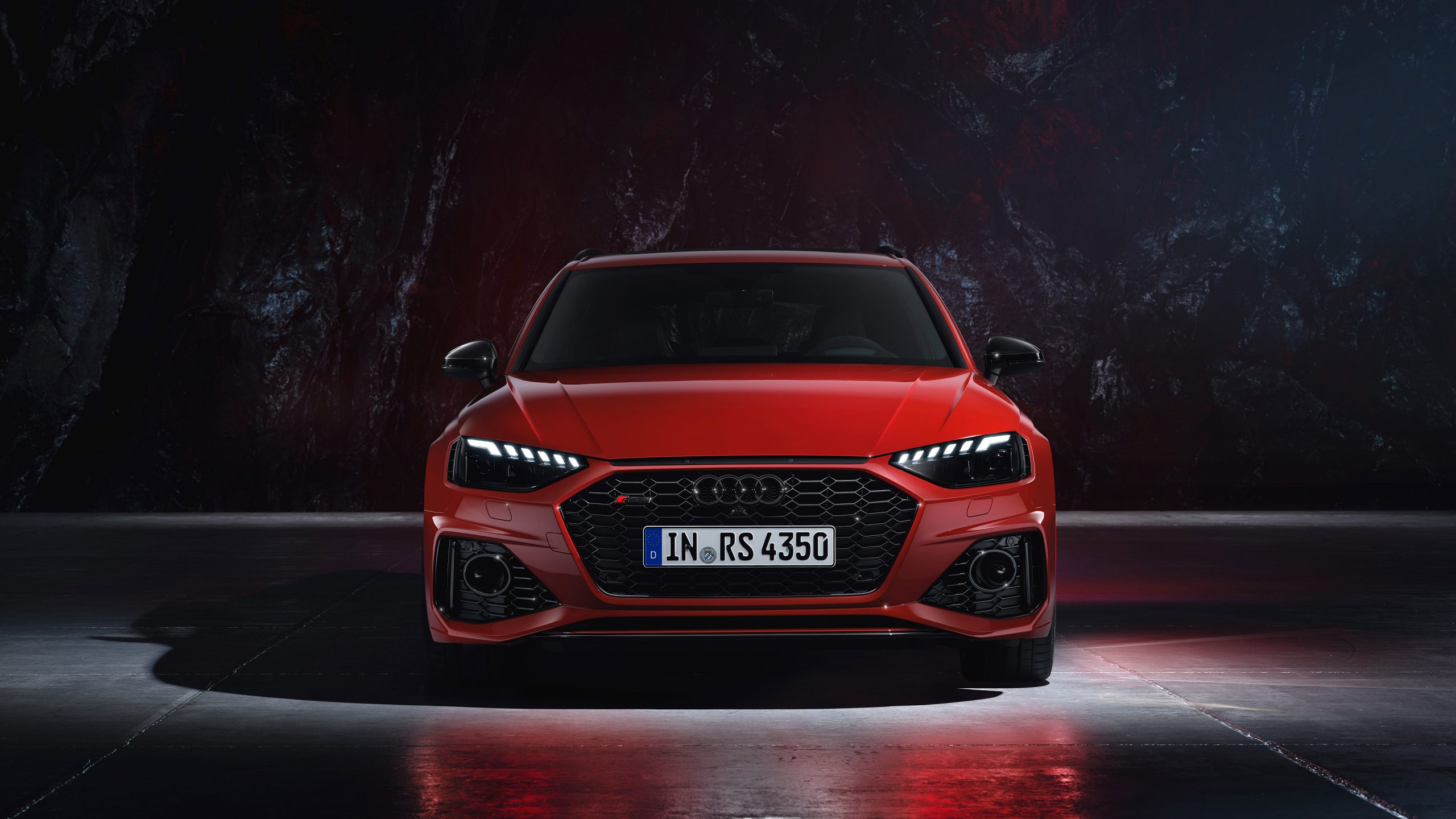 Audi RS4 Avant Wallpaper