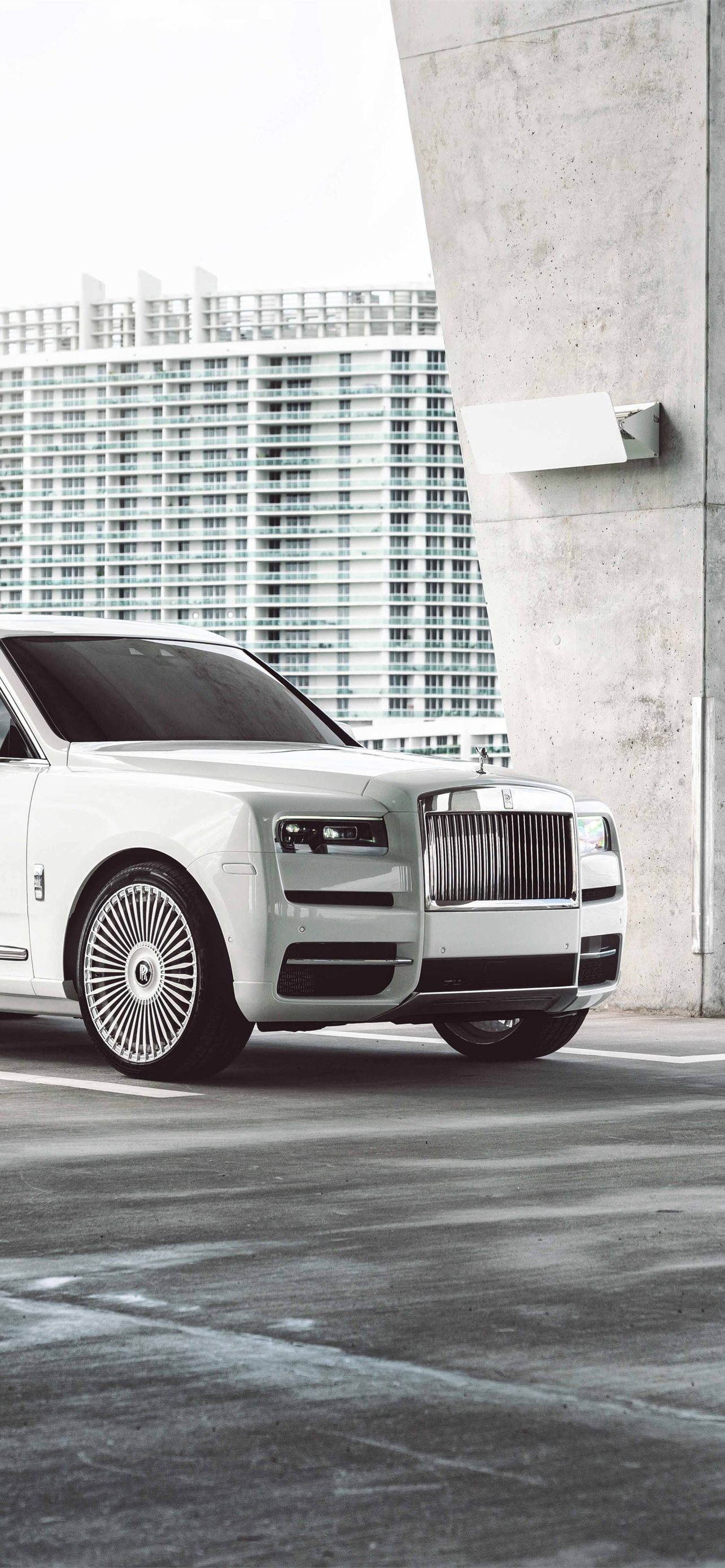 Best Rolls royce cullinan iPhone HD