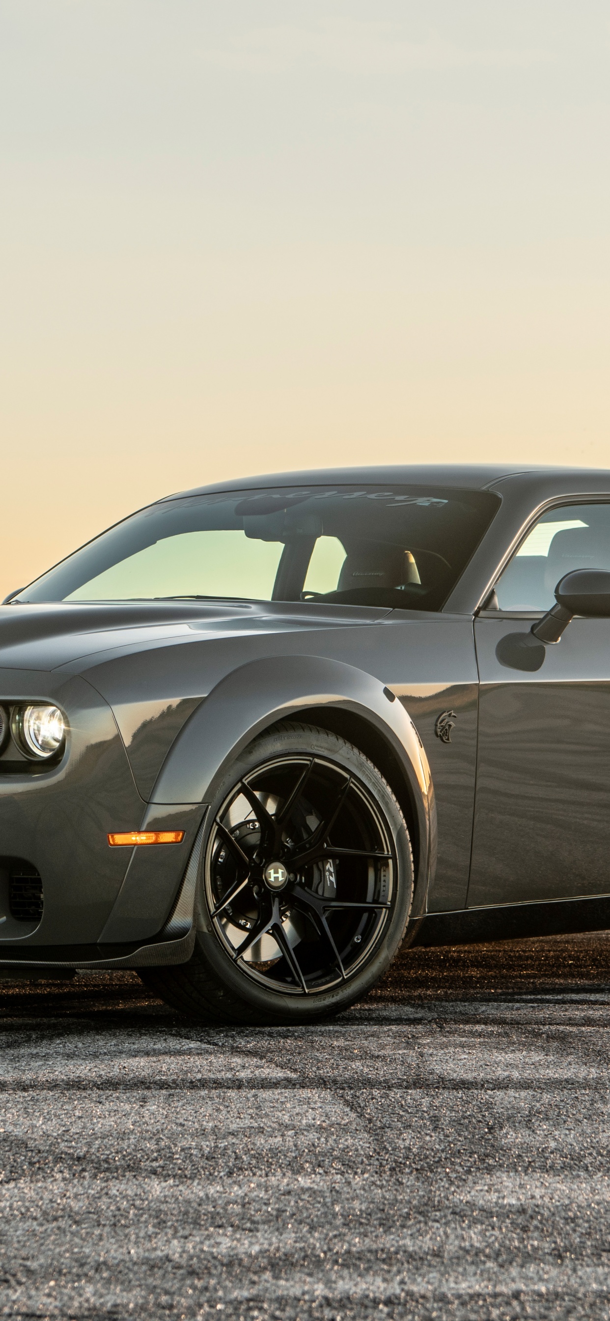 Dodge Challenger SRT Hellcat Wallpaper