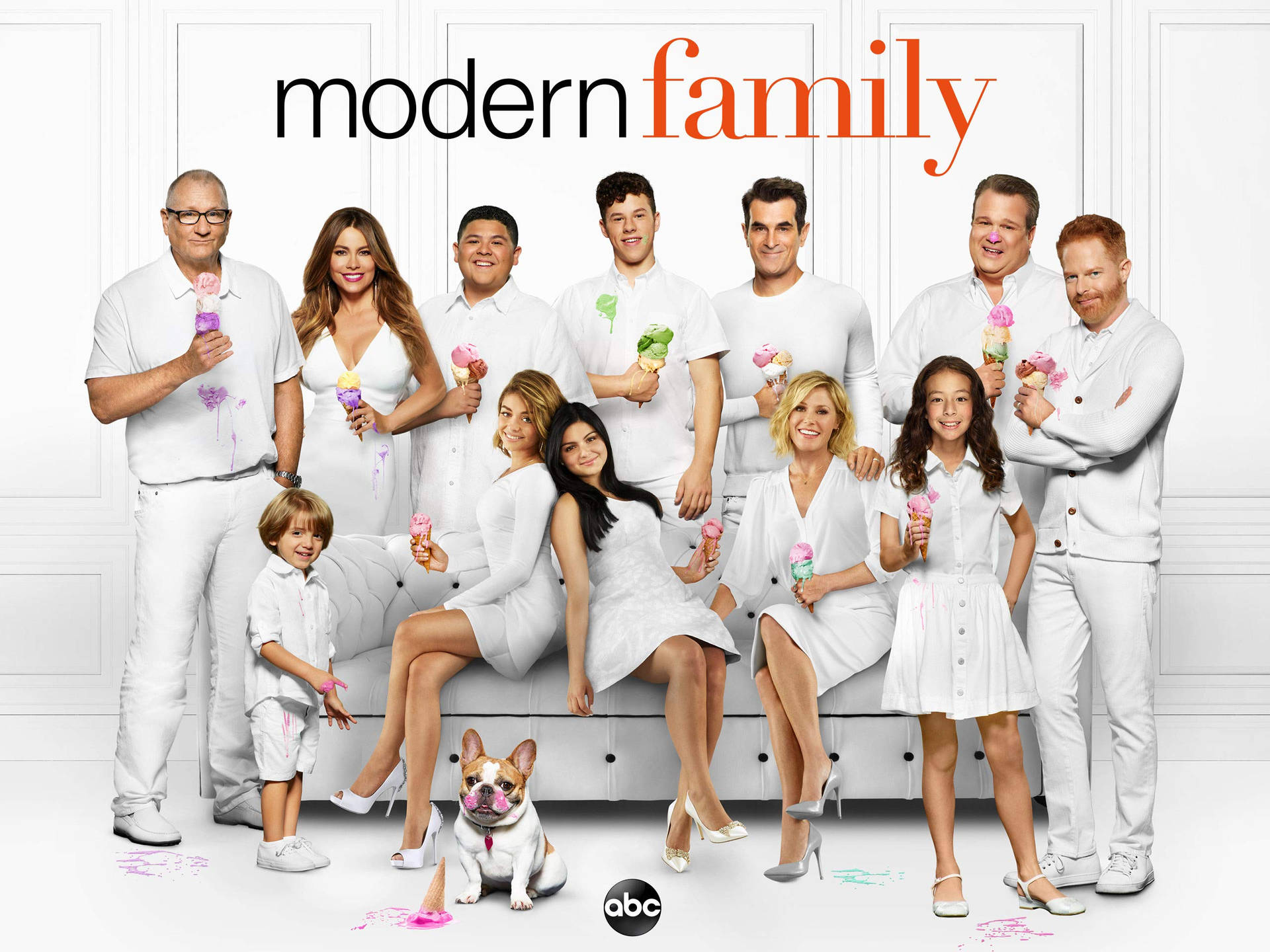 Download Show your love to Modern Family Tenth and Final Season Wallpaper