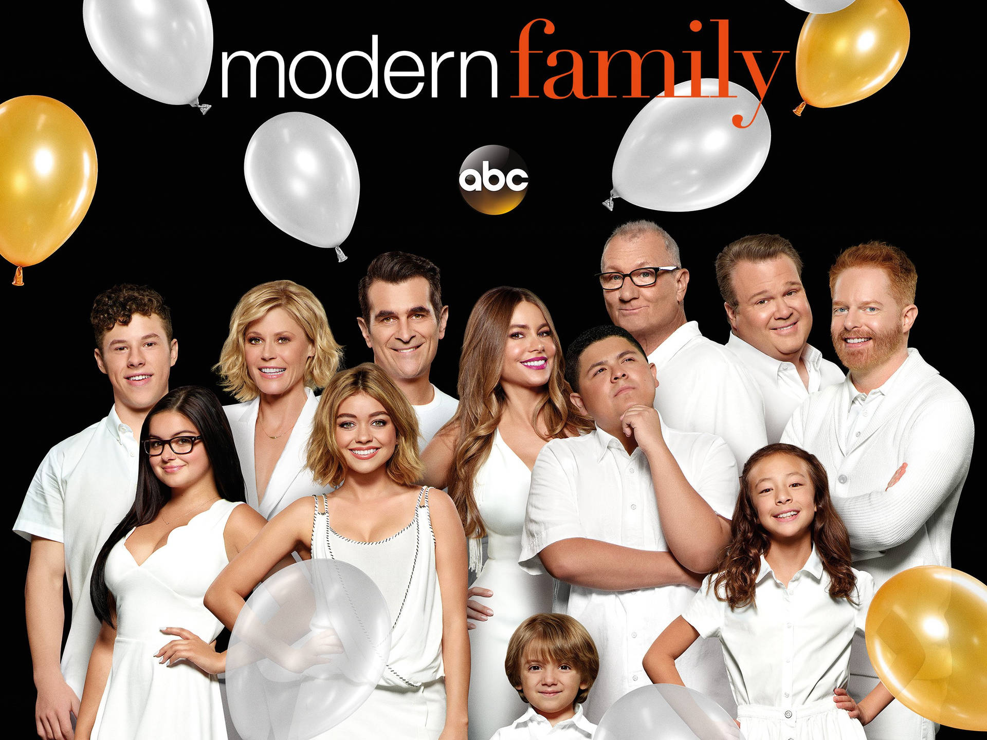 Download Celebrating their 10th season, the Modern Family cast reunites! Wallpaper