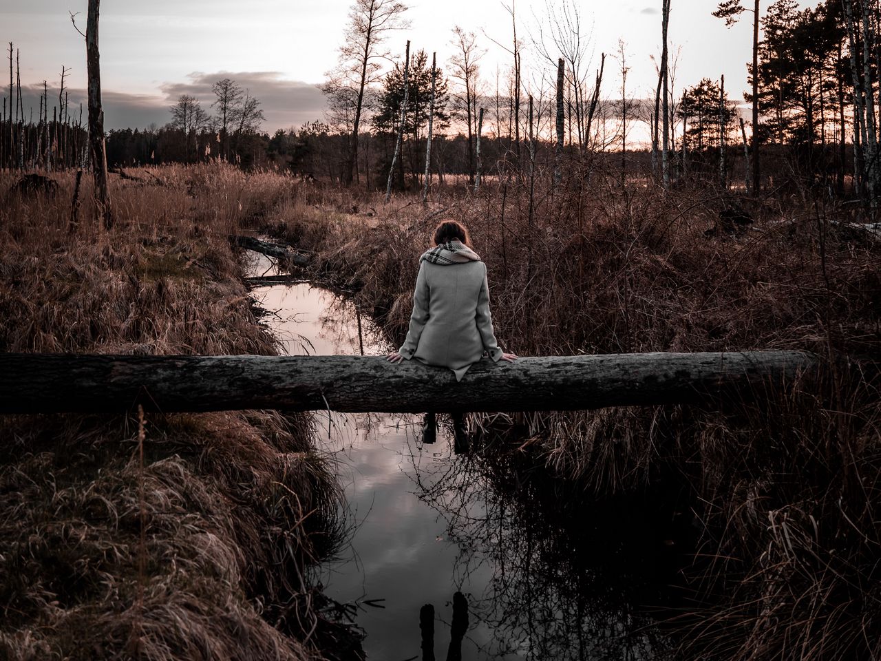 wallpaper 1280x960 human, alone, sad