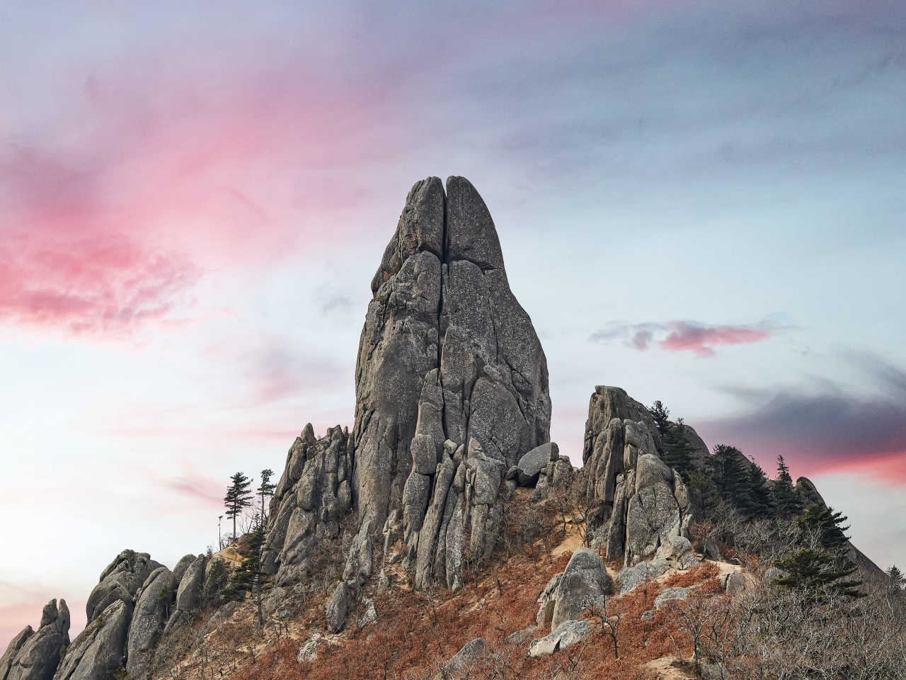 Download wallpaper 1280x960 big rocks