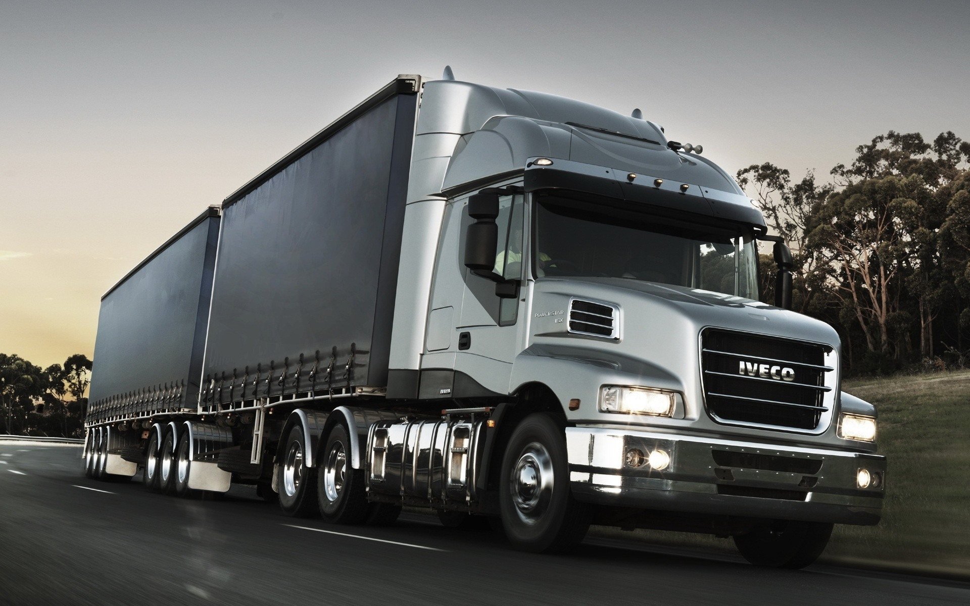 Download Vehicle Iveco HD Wallpaper
